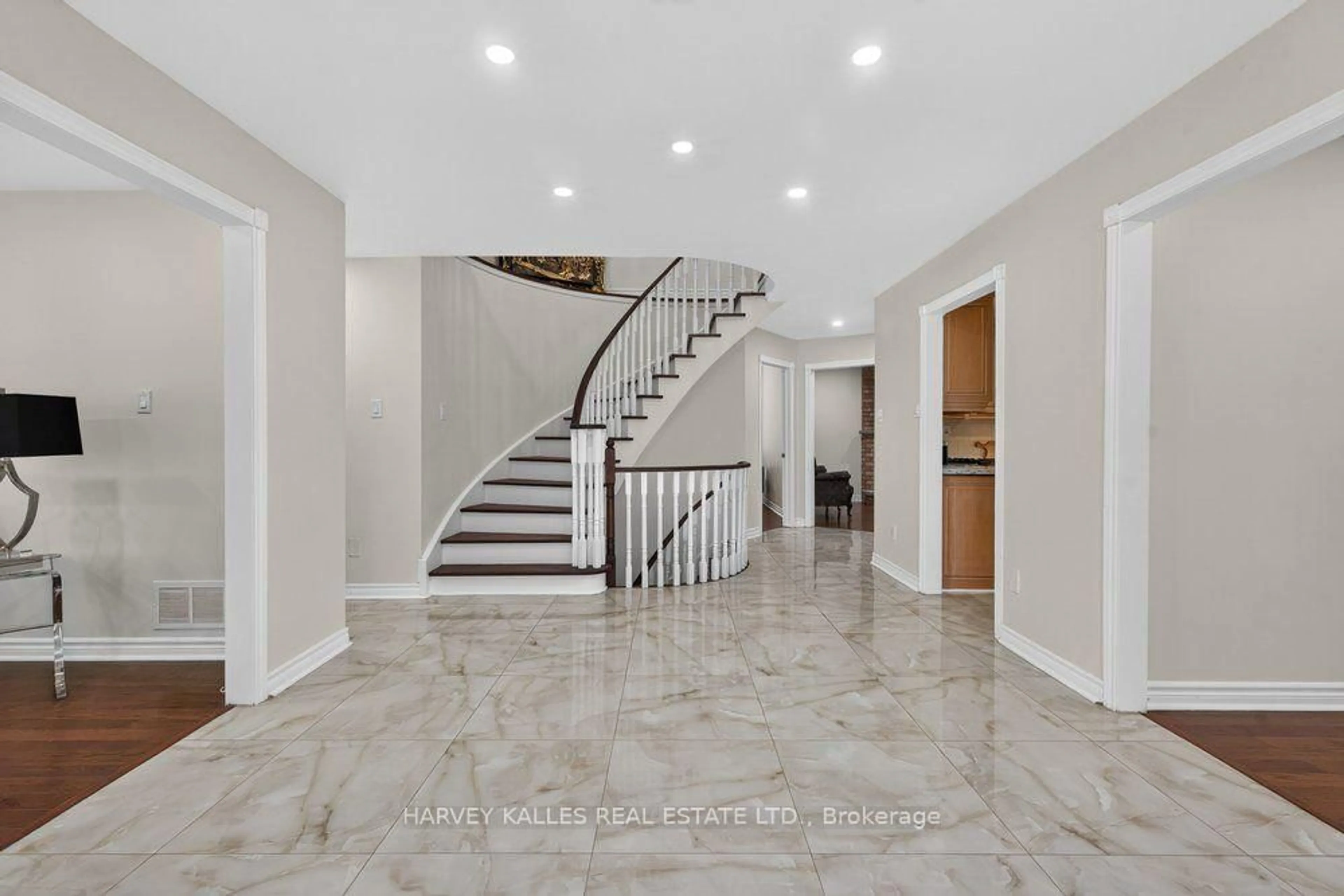 Unknown for 898 Stonehaven Ave, Newmarket Ontario L3X 1K7