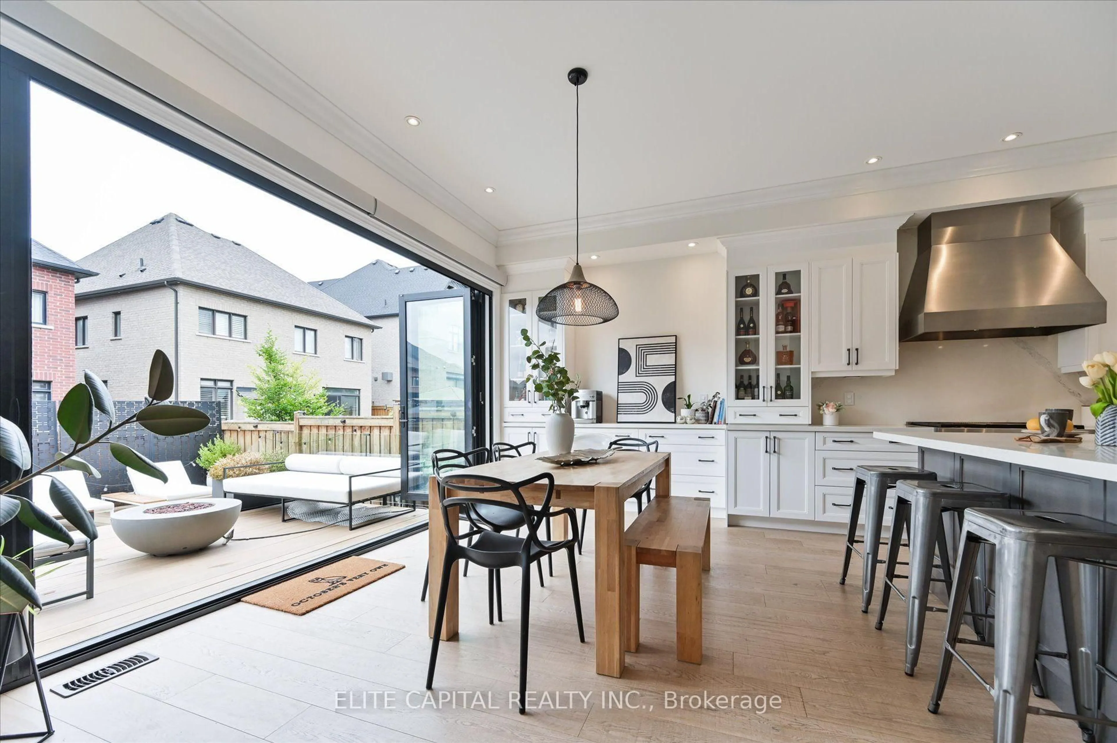 Contemporary kitchen, unknown for 8 GOLD CREEK St, Vaughan Ontario L4H 4R1