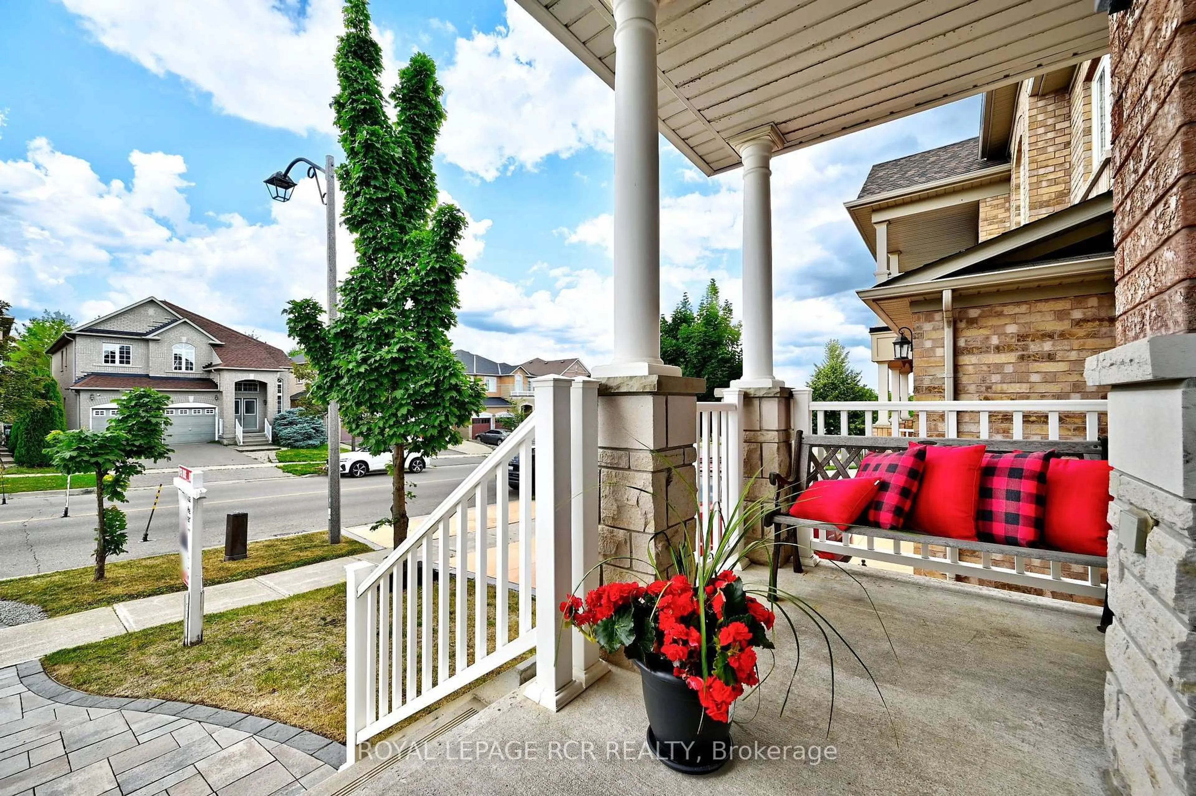 Patio, street for 43 Ivy Glen Dr, Vaughan Ontario L6A 0P3