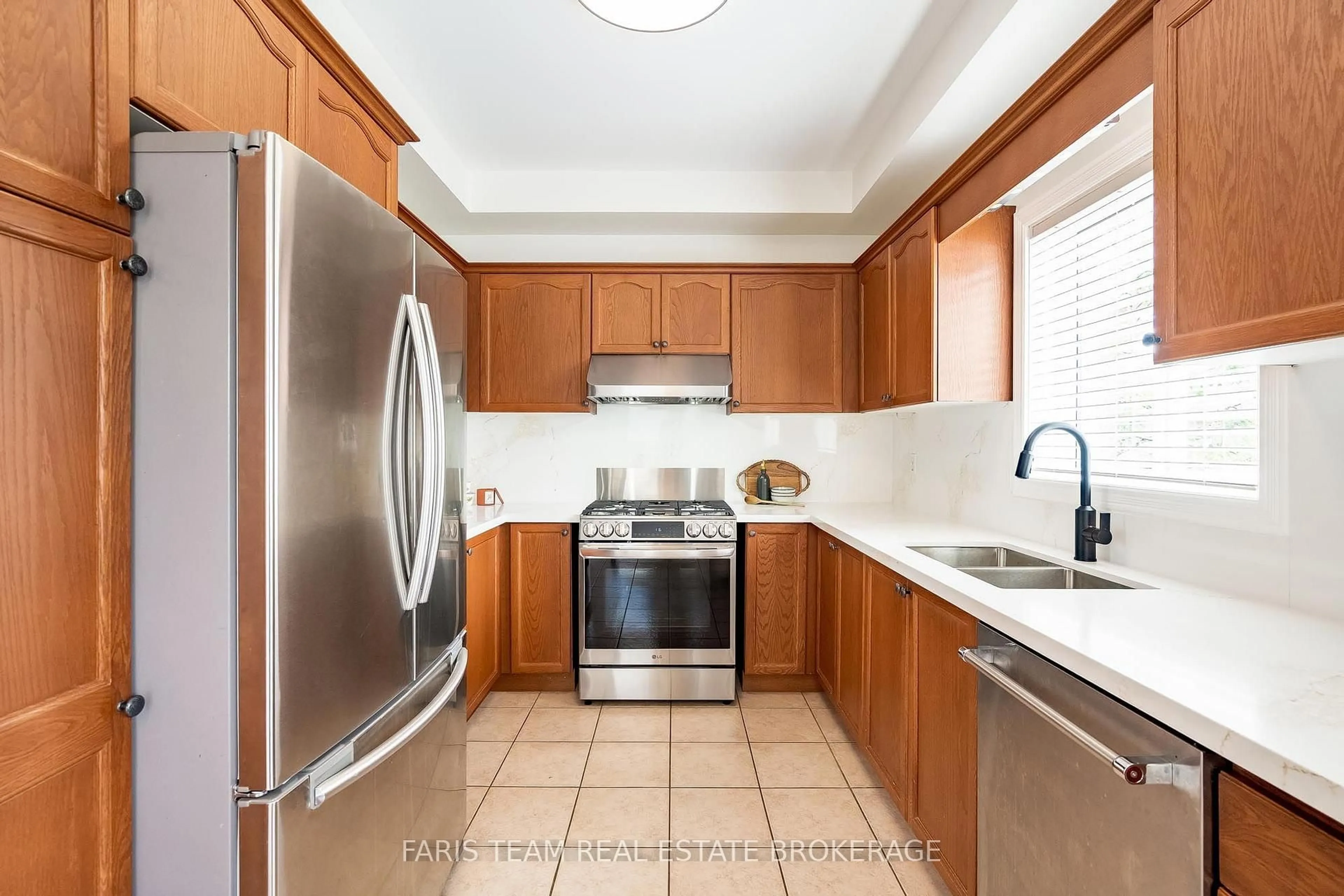 Standard kitchen, unknown for 1948 Emerald Crt, Innisfil Ontario L9S 2A2