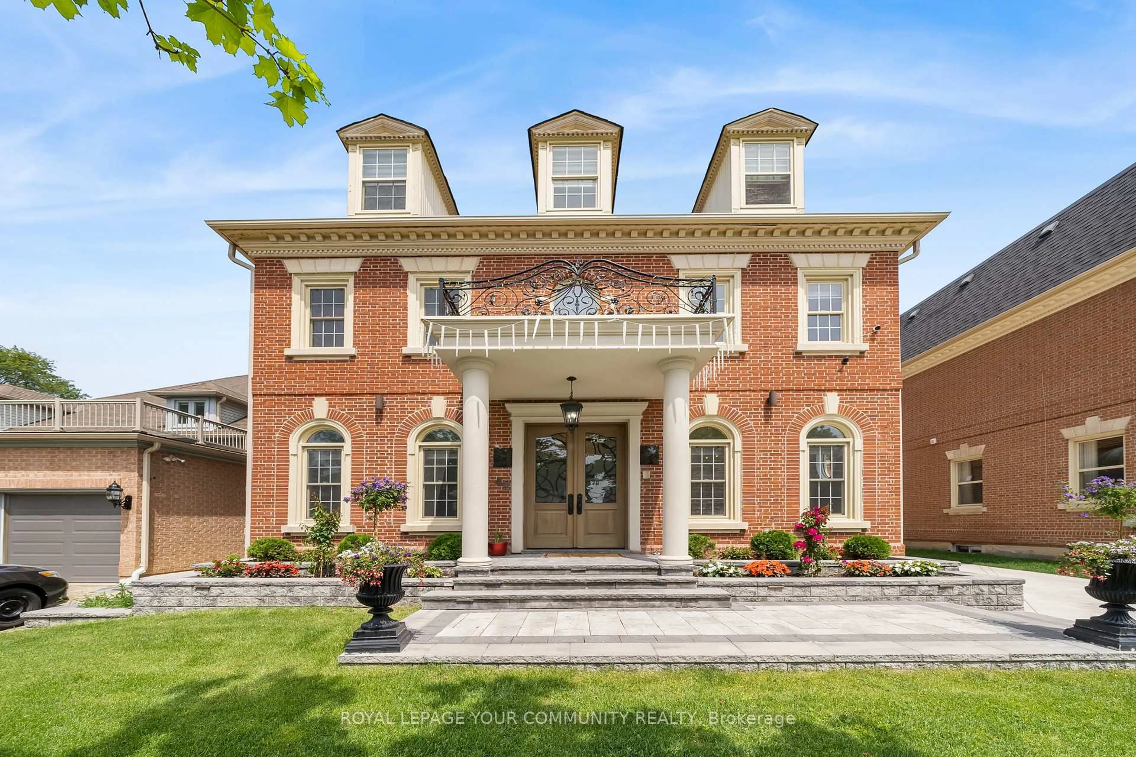 Home with brick exterior material, building for 42 Oatlands Cres, Richmond Hill Ontario L4C 9P2