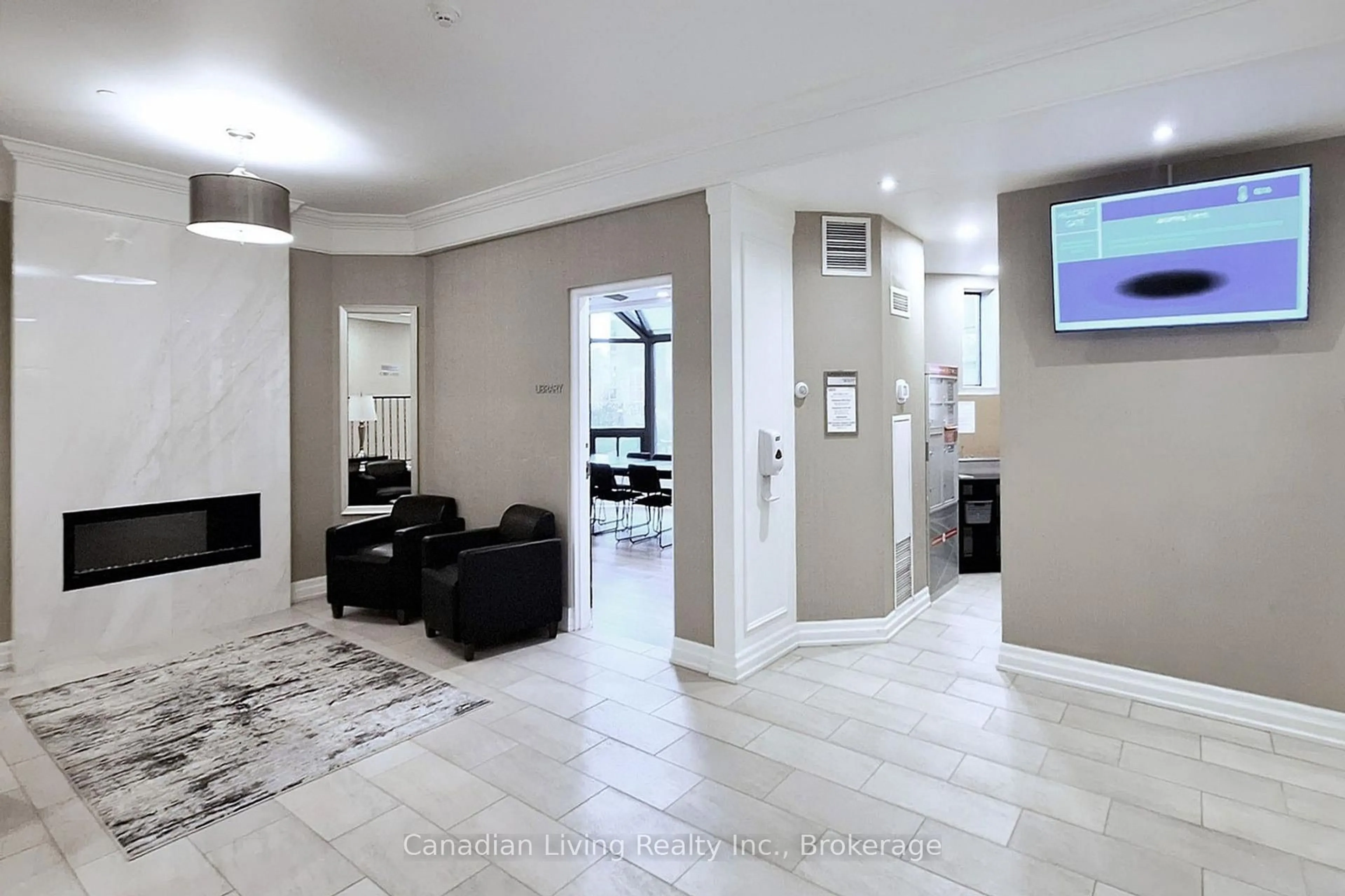 Indoor foyer for 5 Weldrick Rd #304, Richmond Hill Ontario L4C 8S9