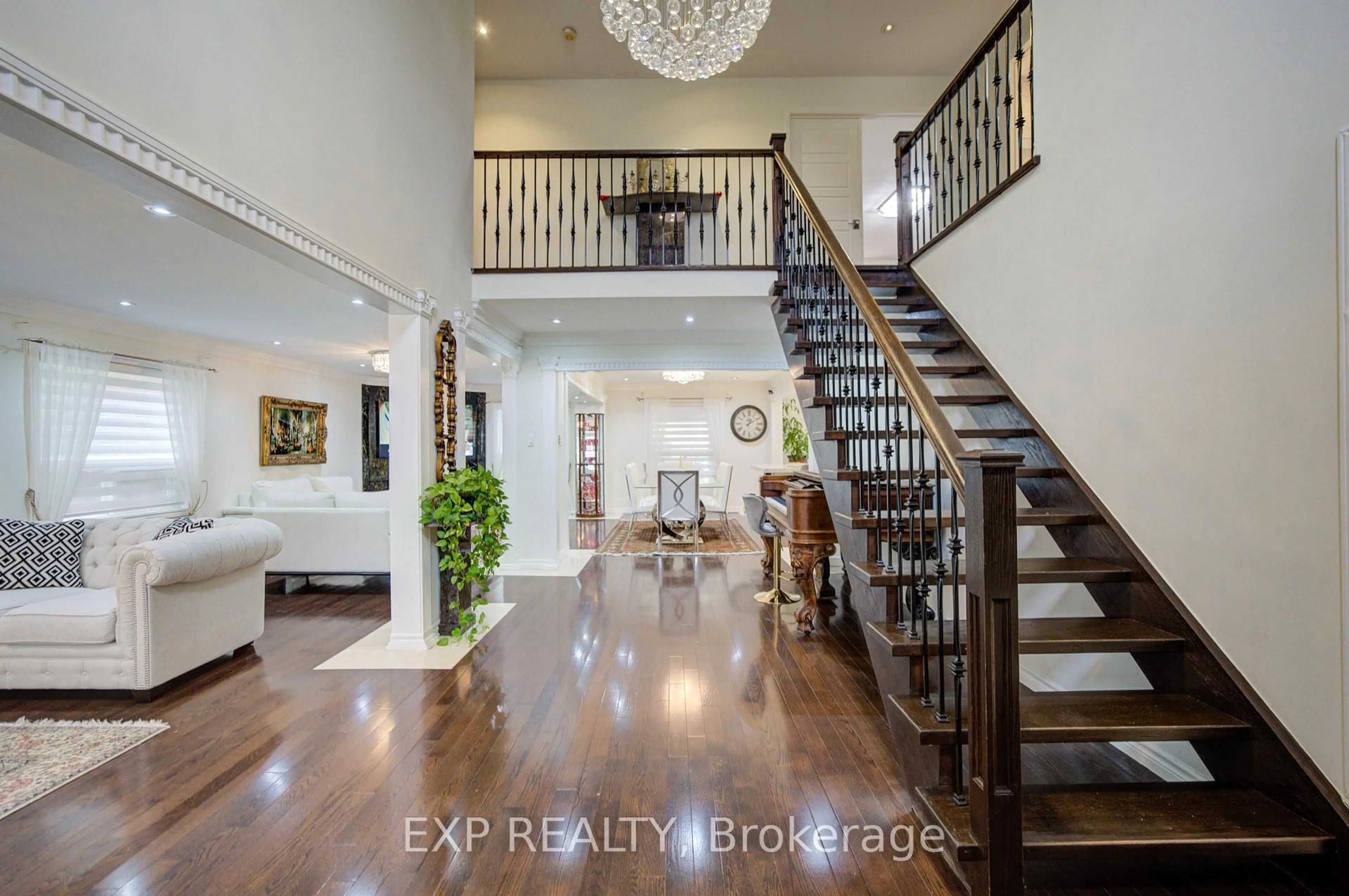 Indoor entryway for 59 Yorkland St, Richmond Hill Ontario L4C 9Z4