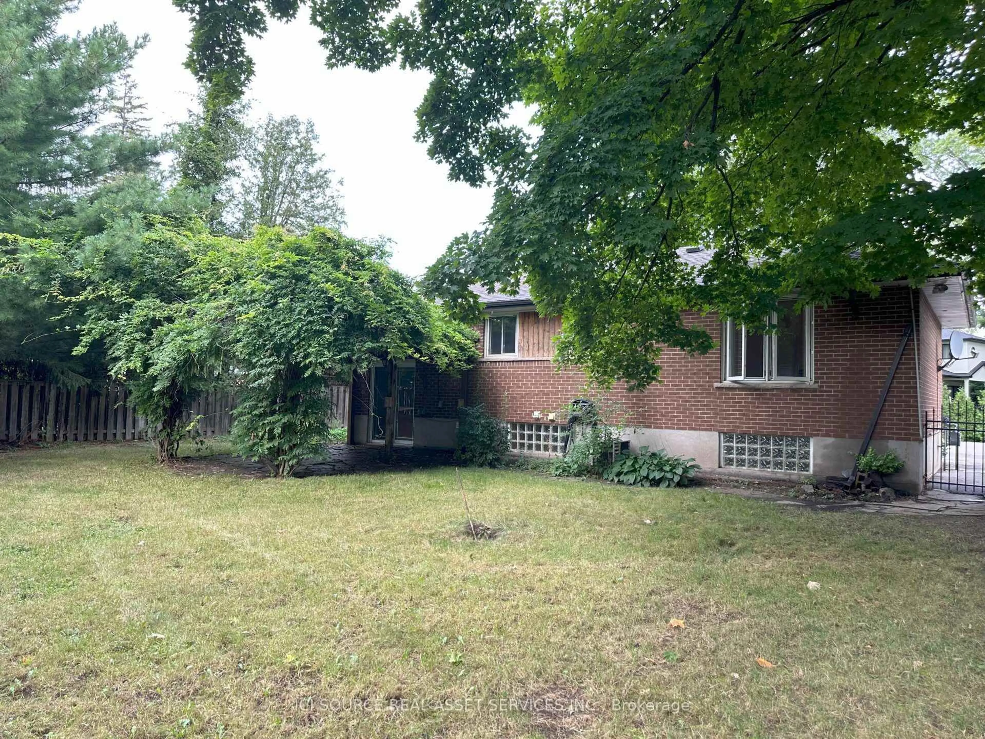 A pic from outside/outdoor area/front of a property/back of a property/a pic from drone, forest/trees view for 259 William Forster Rd, Markham Ontario L6B 0V2
