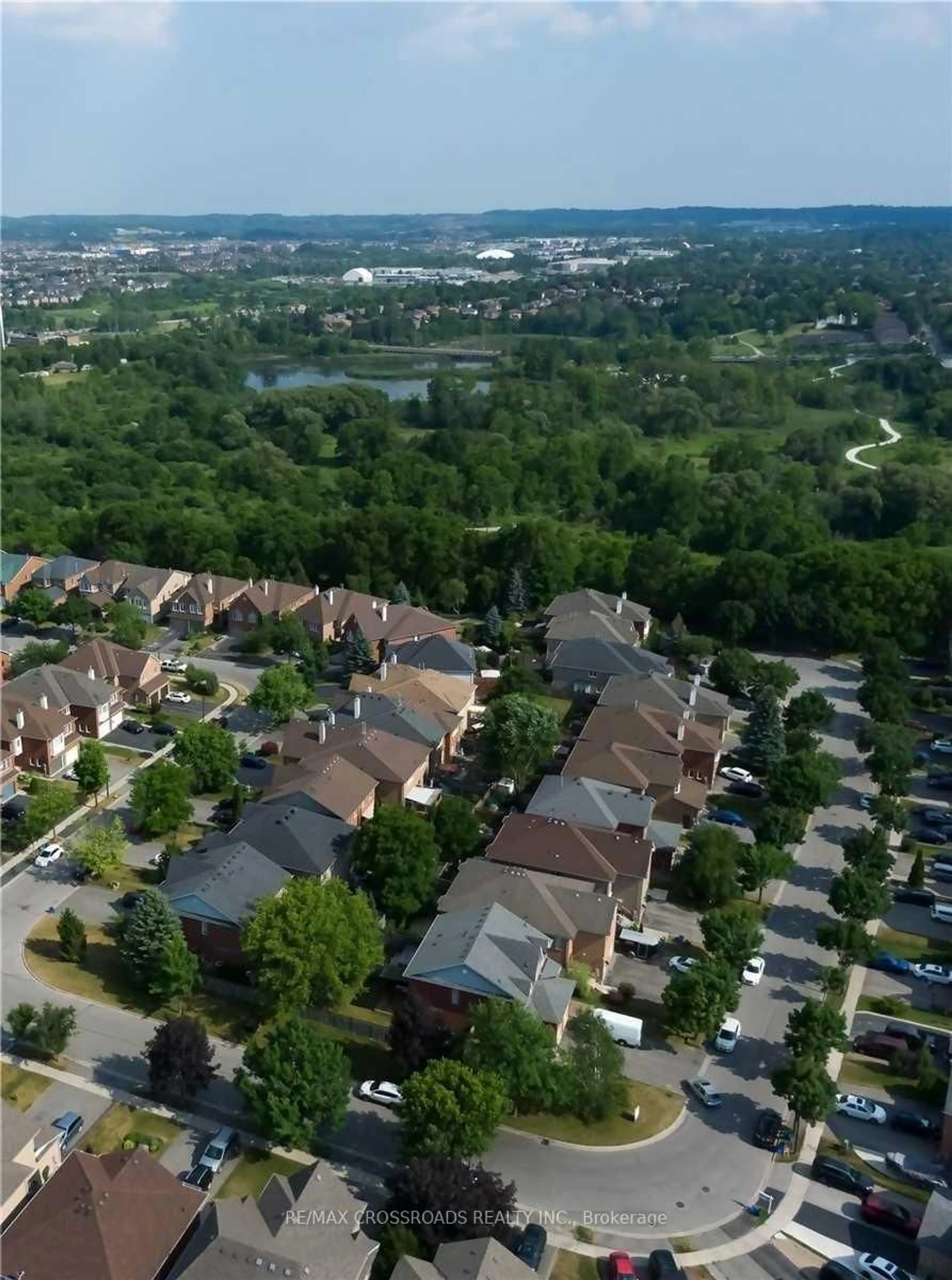 A pic from outside/outdoor area/front of a property/back of a property/a pic from drone, street for 50 Widdifield Ave, Newmarket Ontario L3X 1Z4