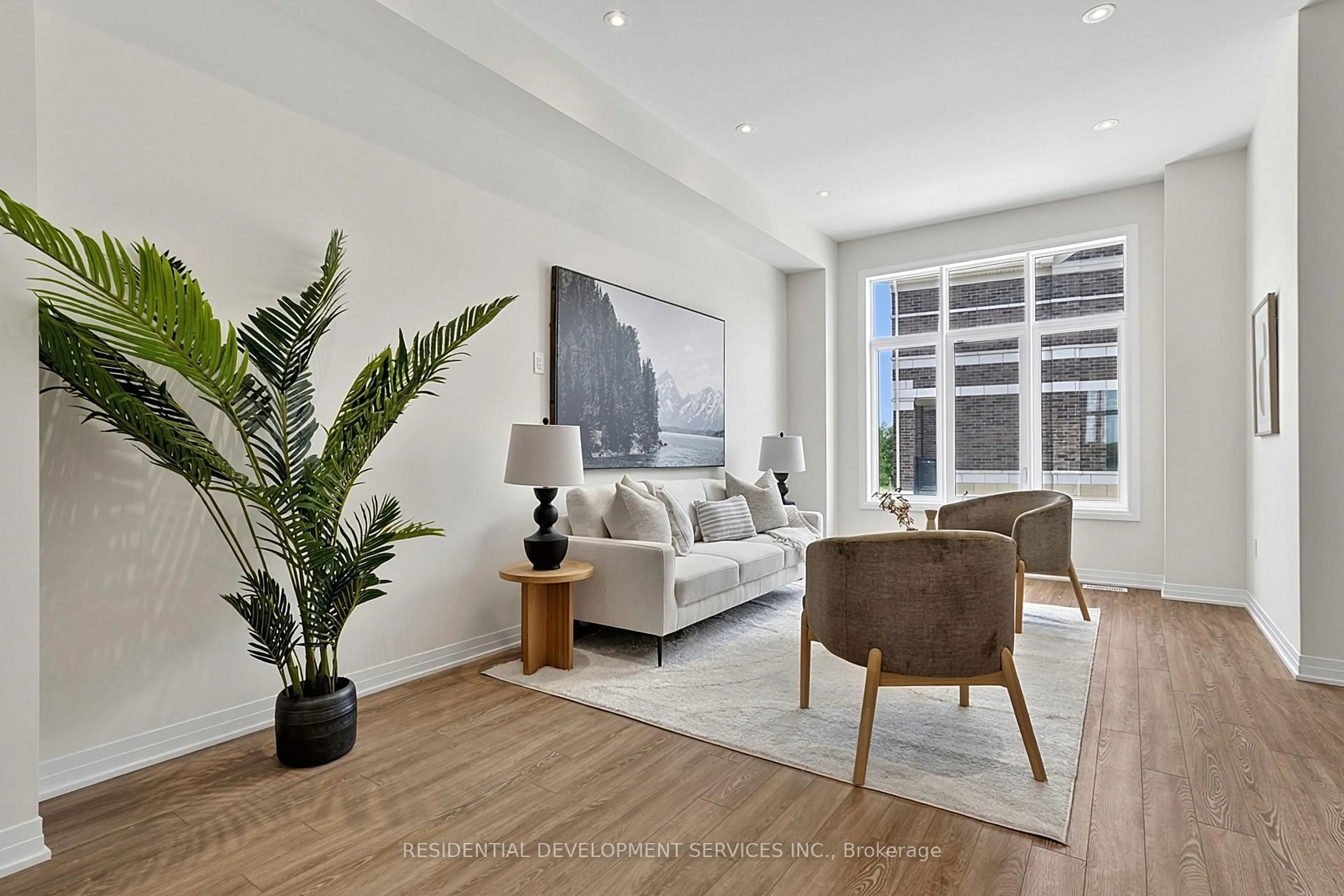 Living room with furniture, unknown for 11393 Leslie St, Richmond Hill Ontario L4S 0P3