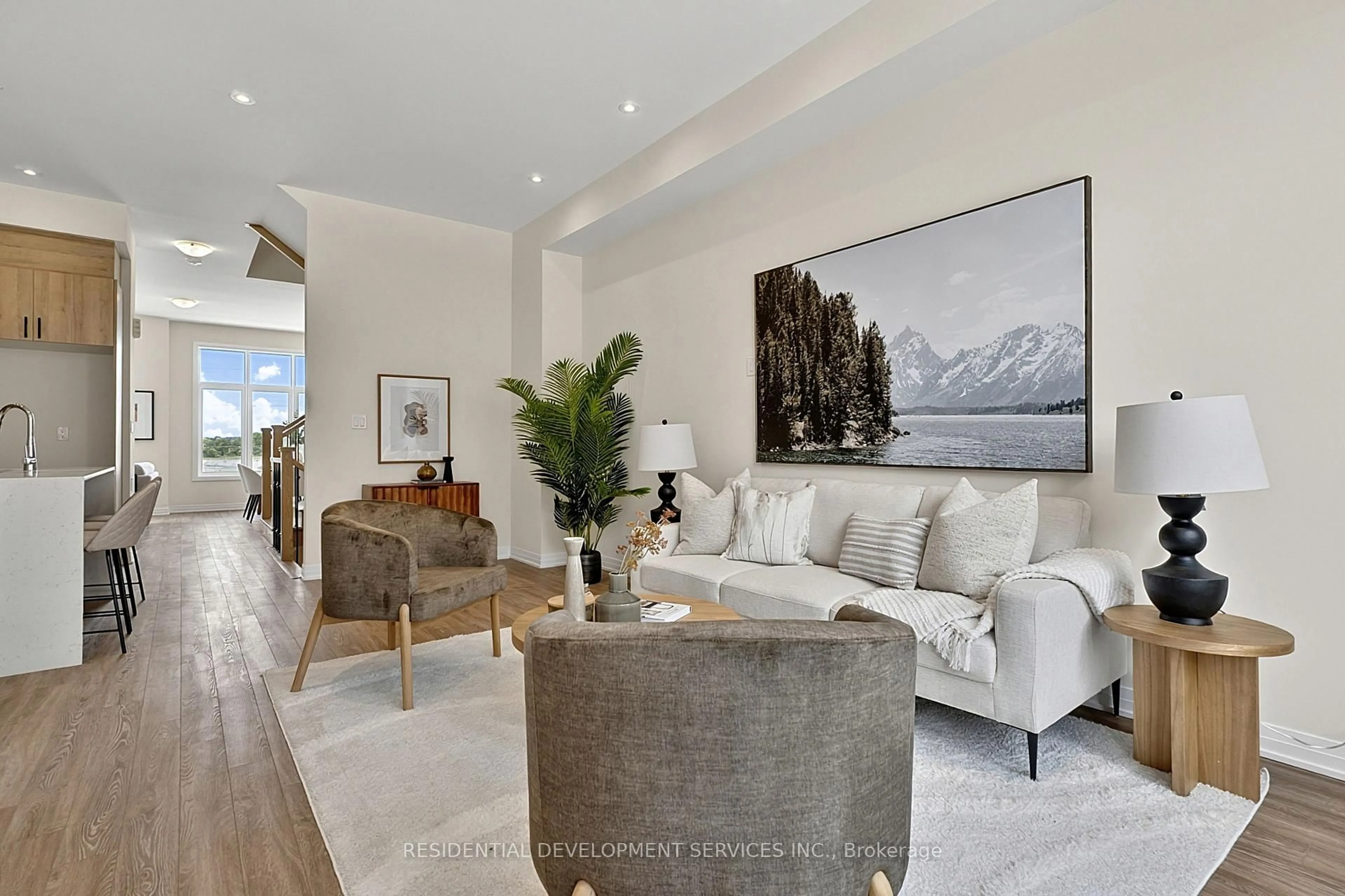 Living room with furniture, unknown for 11393 Leslie St, Richmond Hill Ontario L4S 0P3
