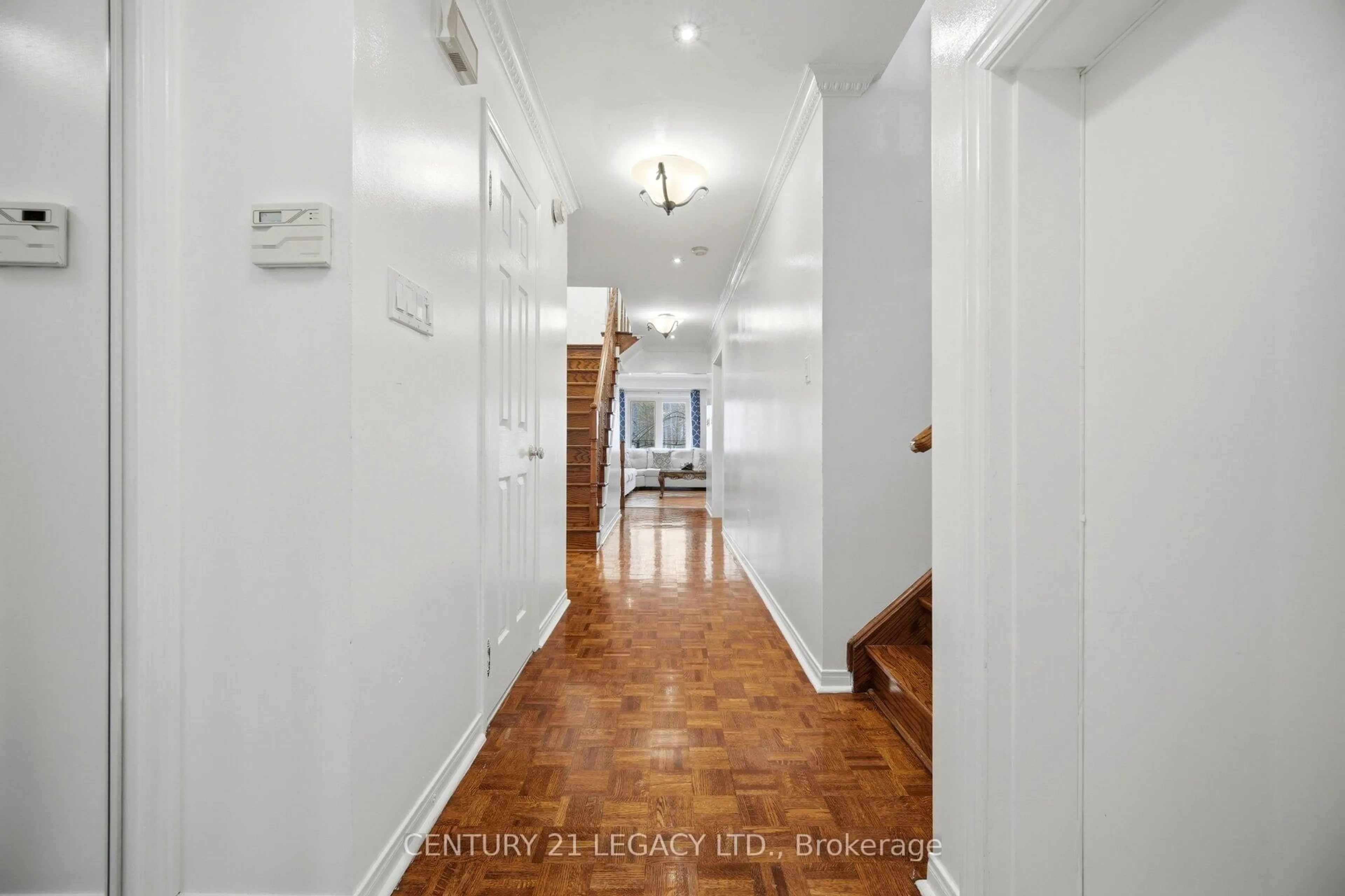 Indoor foyer for 28 Wildfire Rd, Vaughan Ontario L4L 8Y9