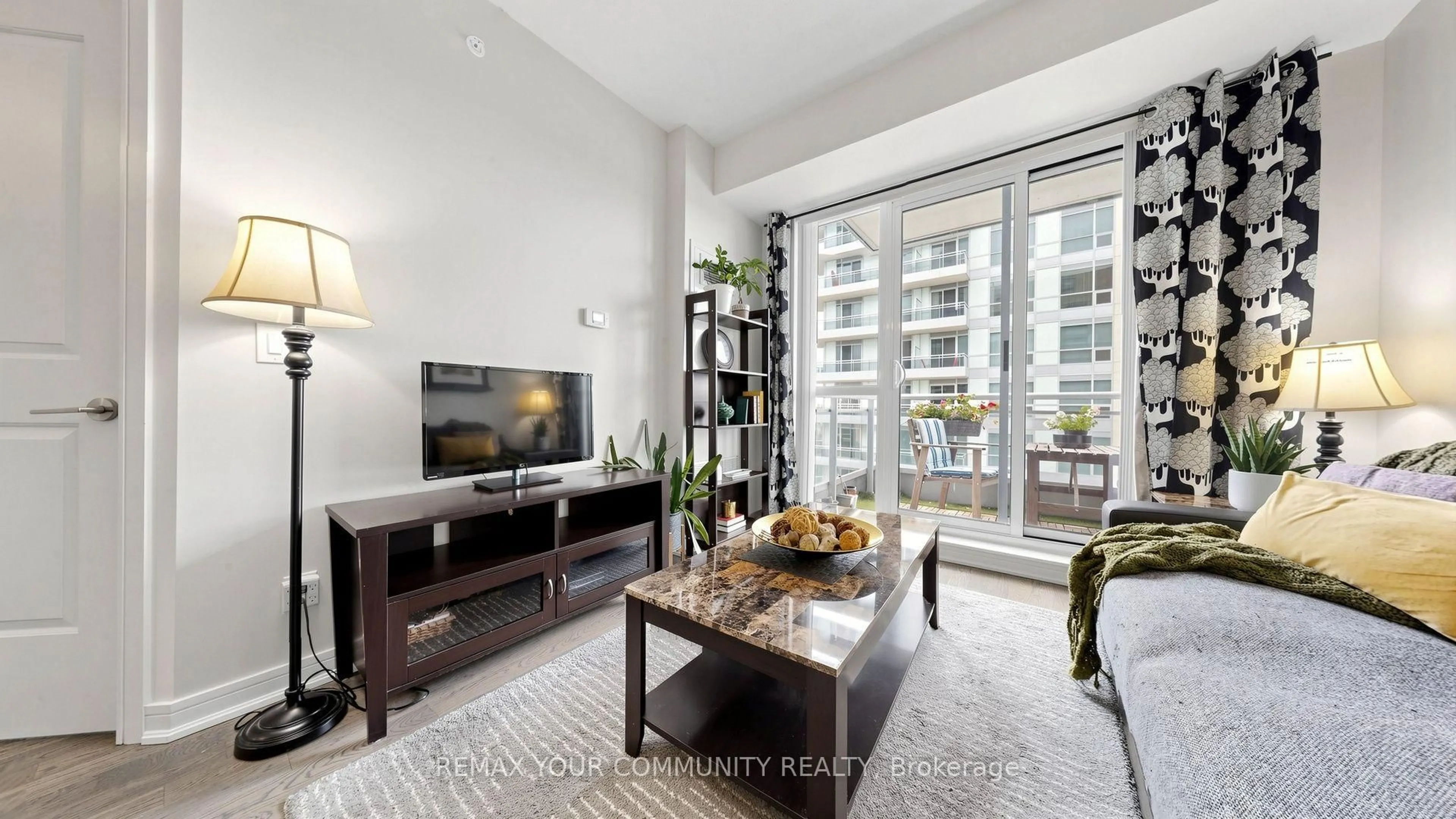 Living room with furniture, unknown for 9205 Yonge St #NE1710, Richmond Hill Ontario L4C 1V5