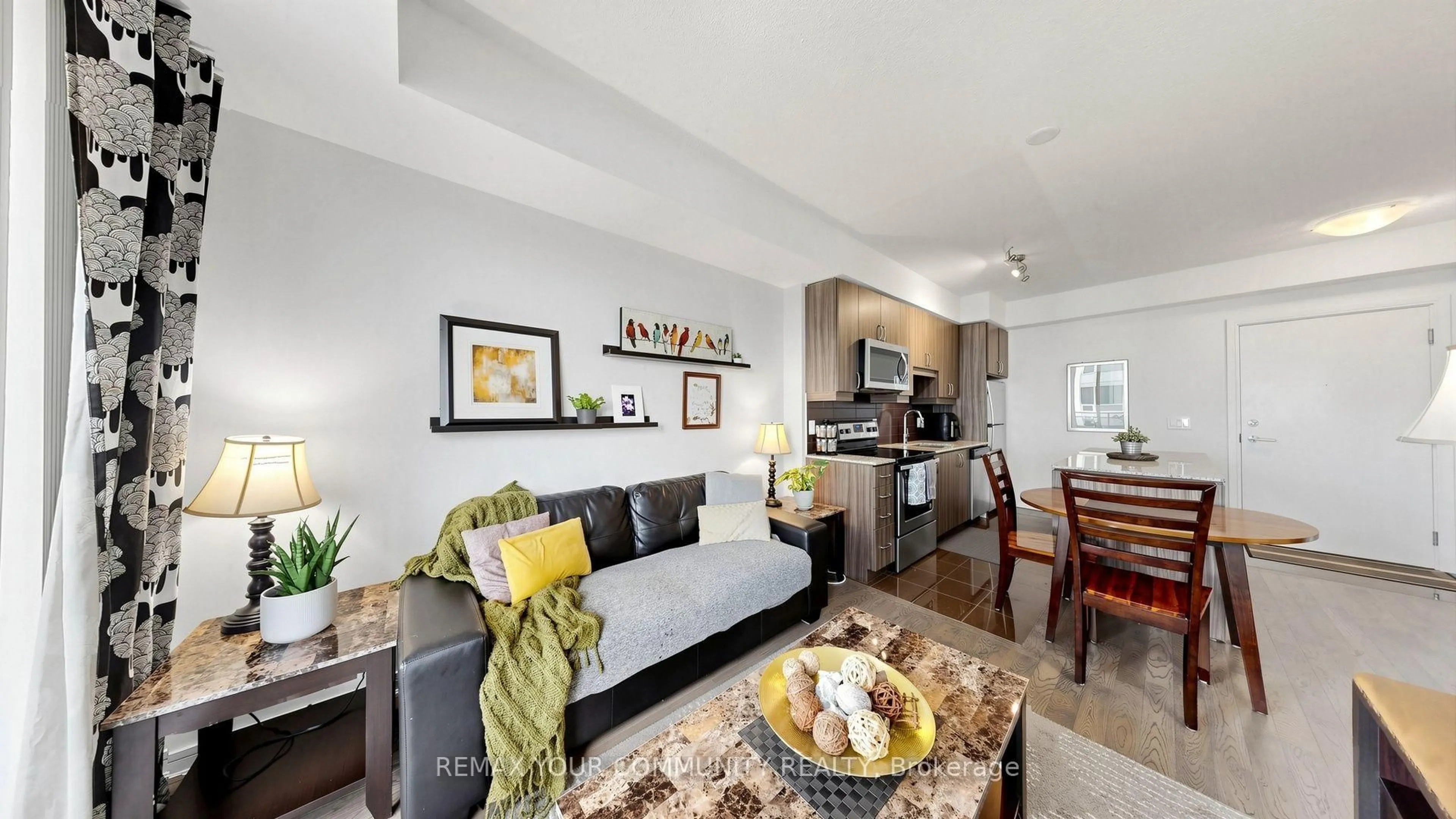 Living room with furniture, unknown for 9205 Yonge St #NE1710, Richmond Hill Ontario L4C 1V5