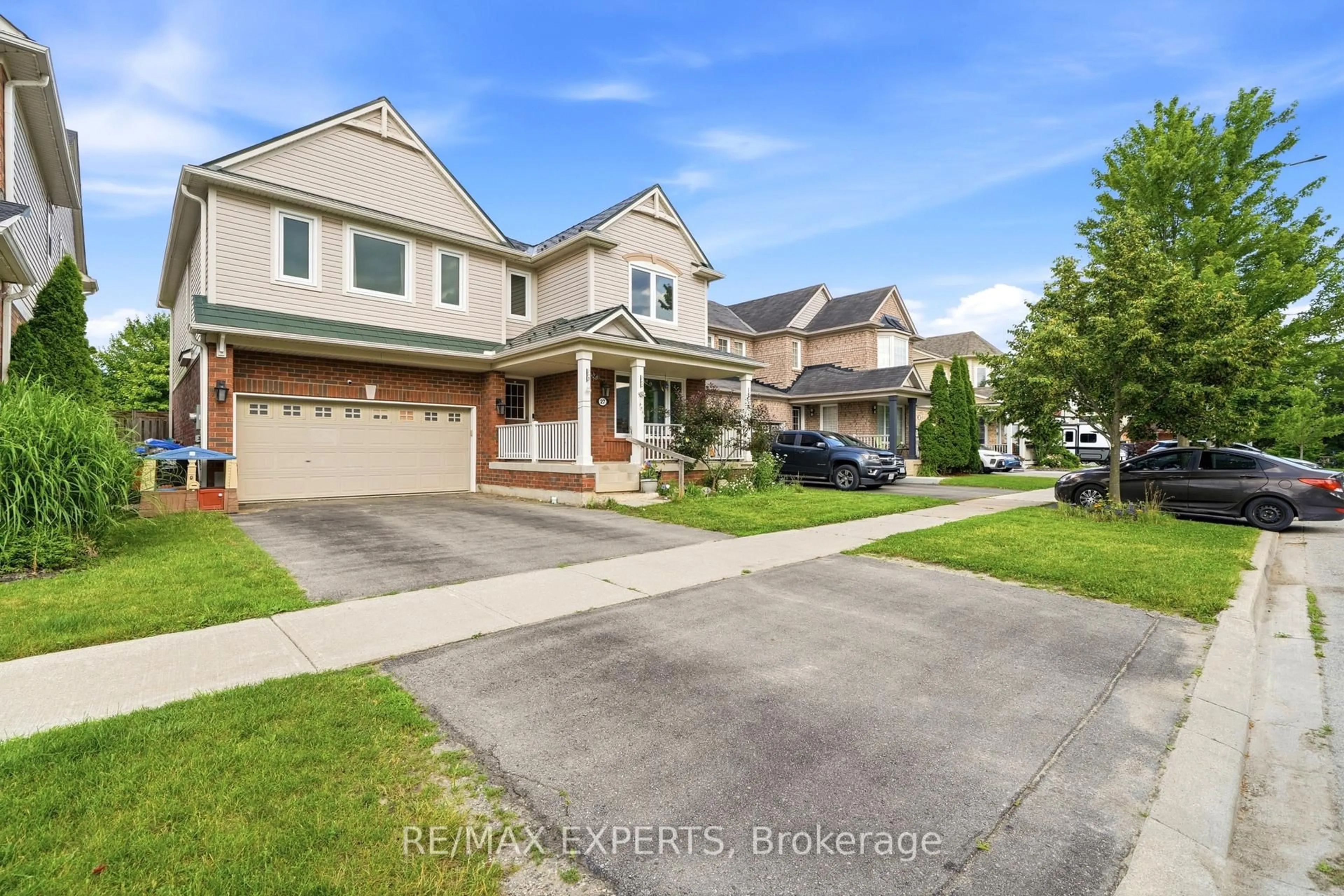 A pic from outside/outdoor area/front of a property/back of a property/a pic from drone, street for 27 Kidd Cres, New Tecumseth Ontario L9R 0C8
