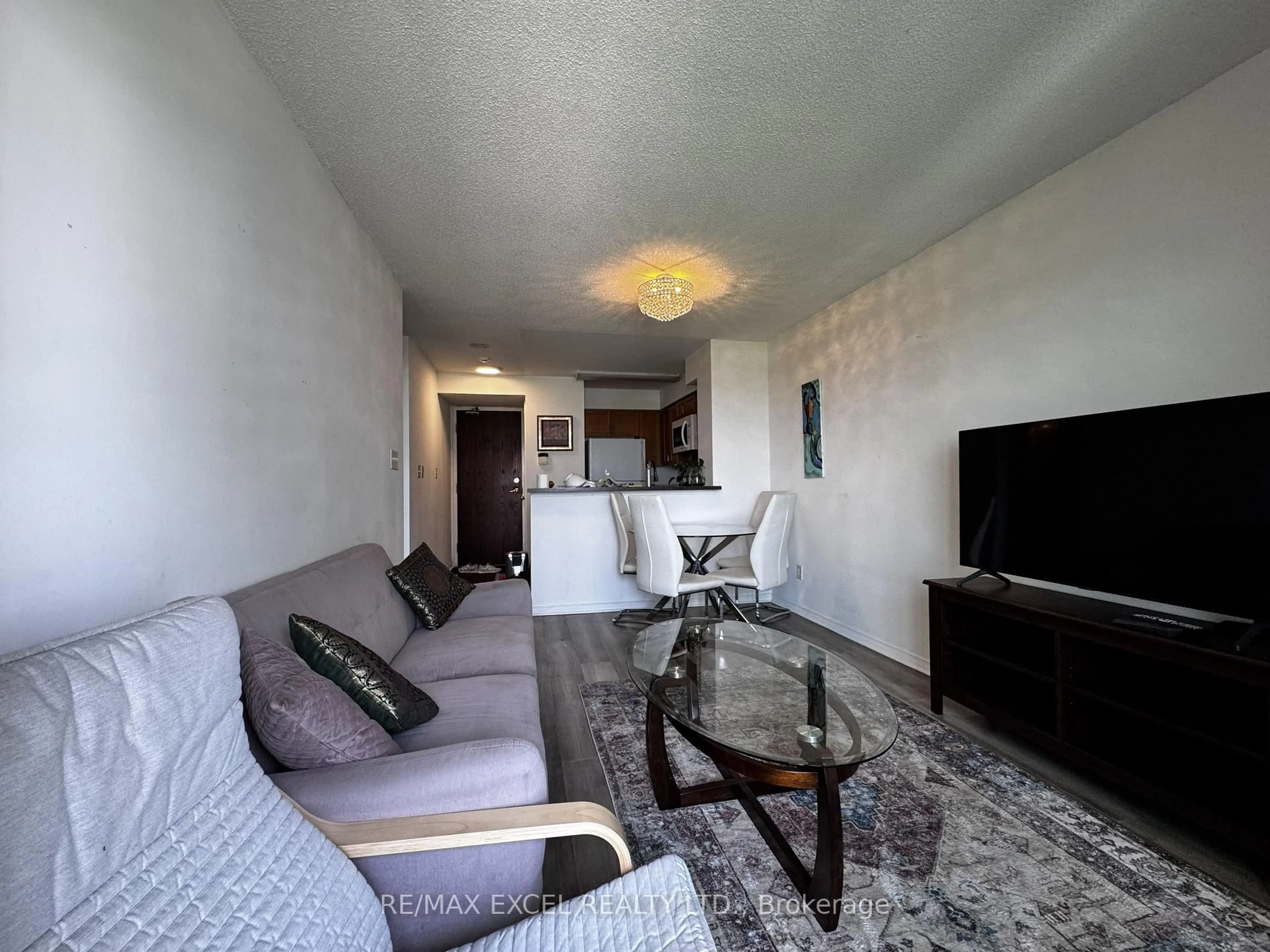 Living room with furniture, unknown for 39 Oneida Cres #Lph10, Richmond Hill Ontario L4B 4T9