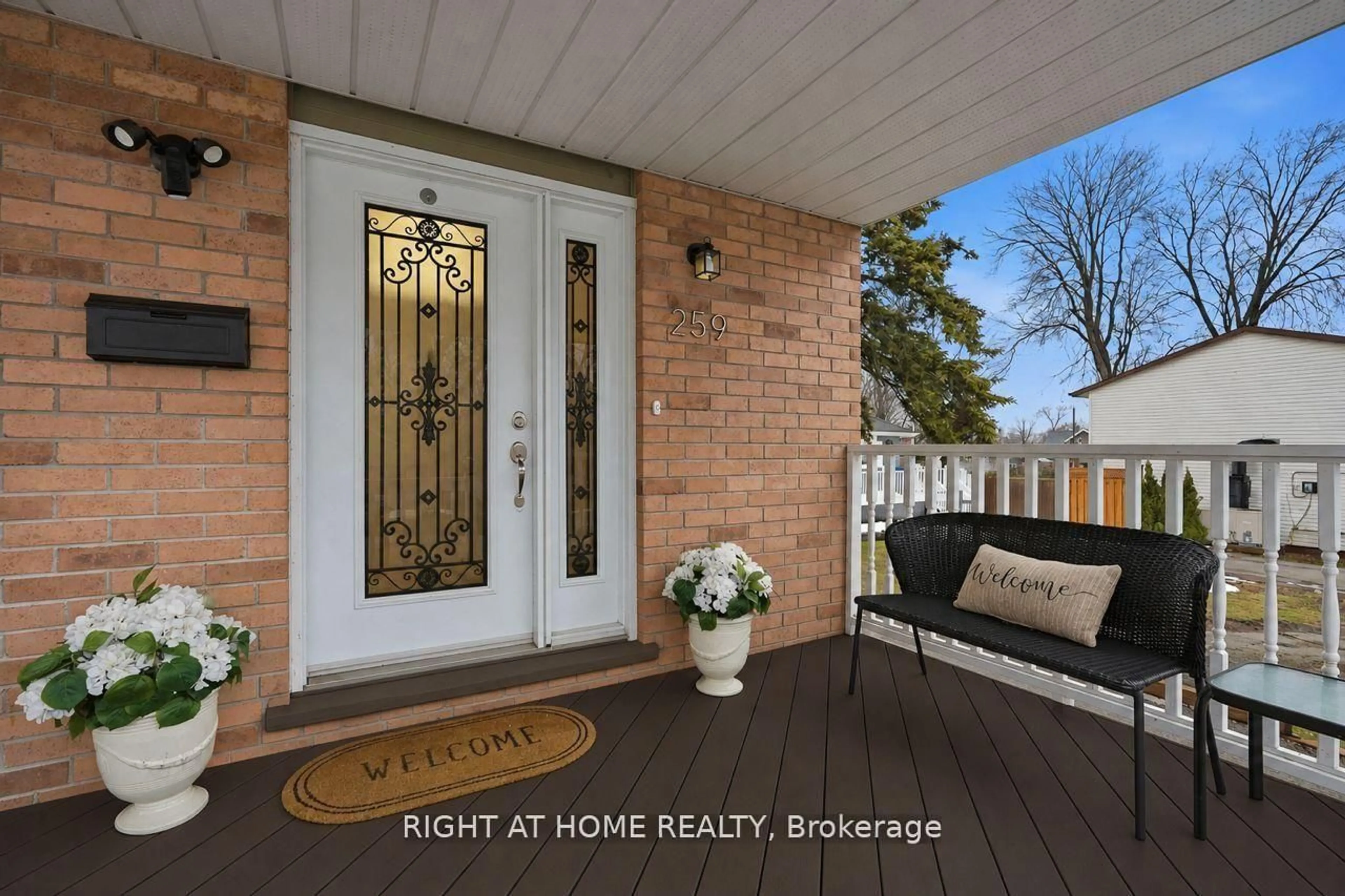 Indoor entryway for 259 Glenwoods Ave, Georgina Ontario L4P 2X1
