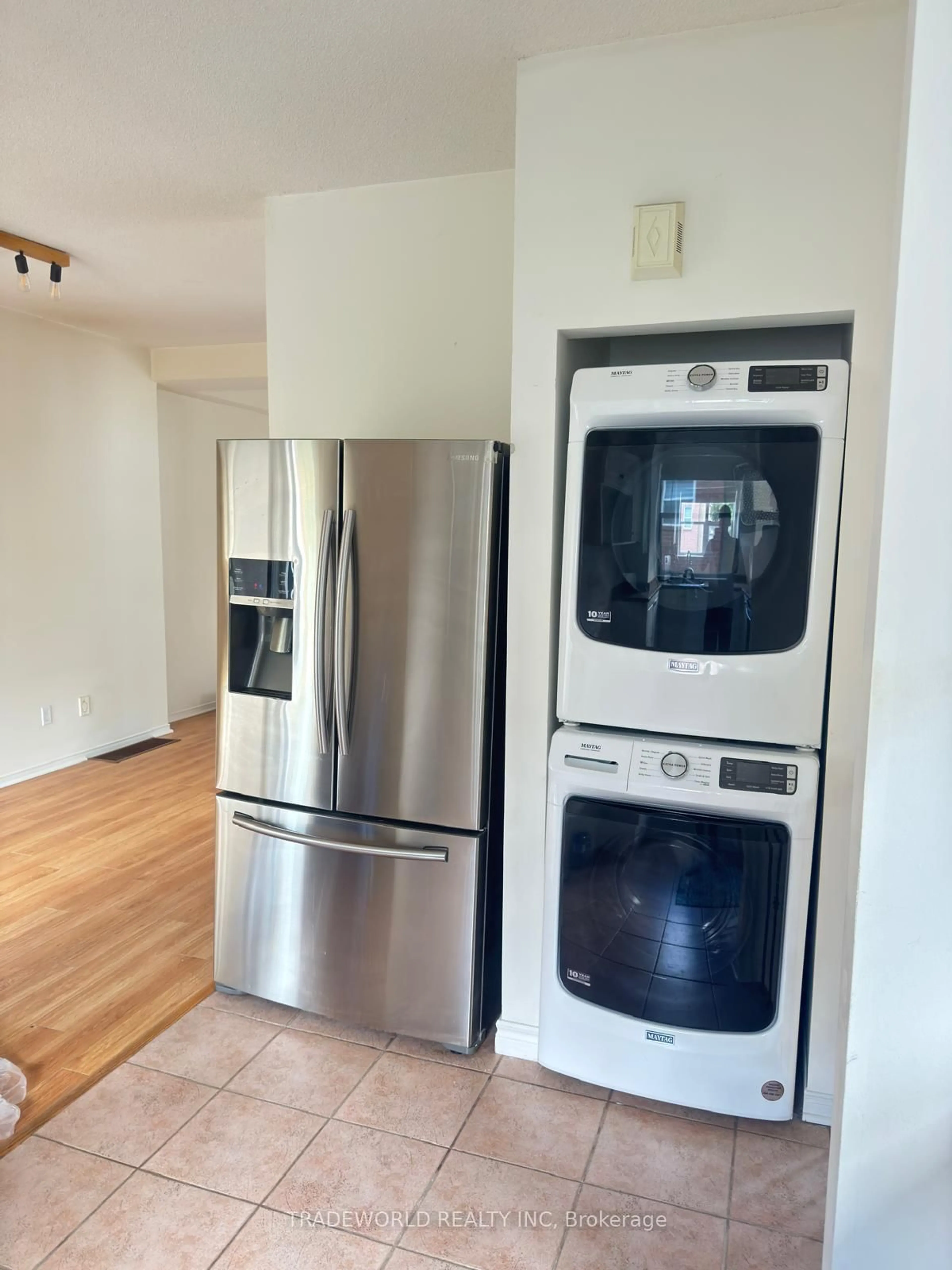 Unknown for 1 Maple Park Way, Markham Ontario L6G 1C5