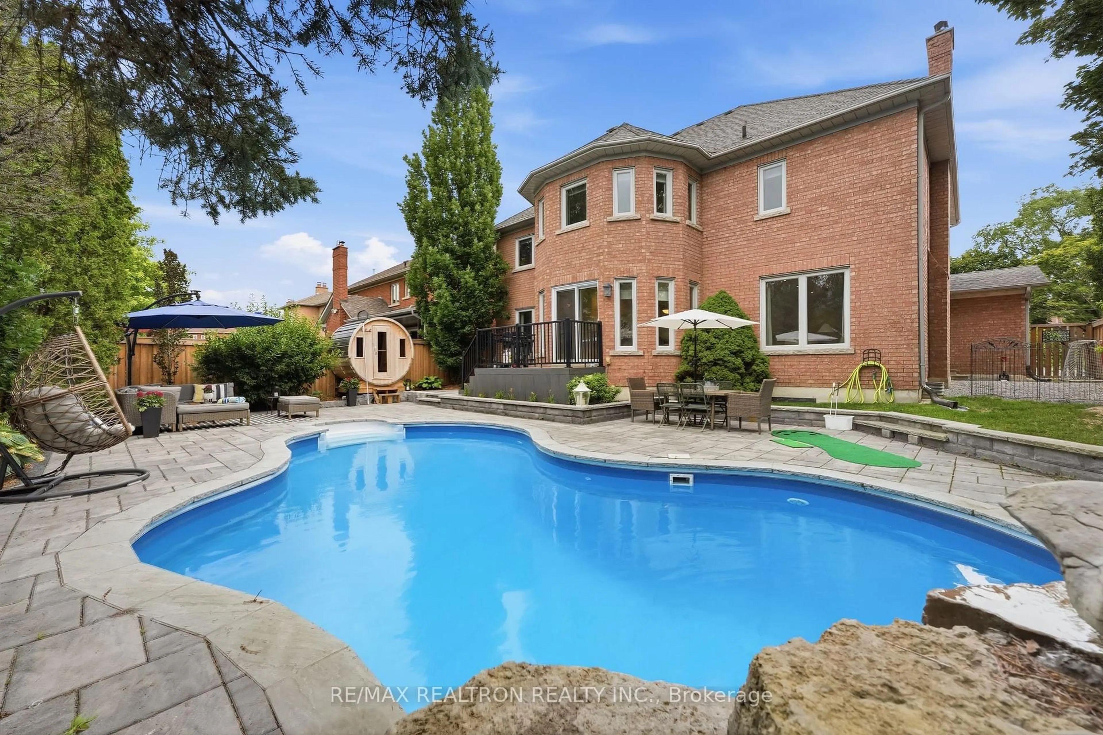 Pool for 653 Exceller Circ, Newmarket Ontario L3X 1P6