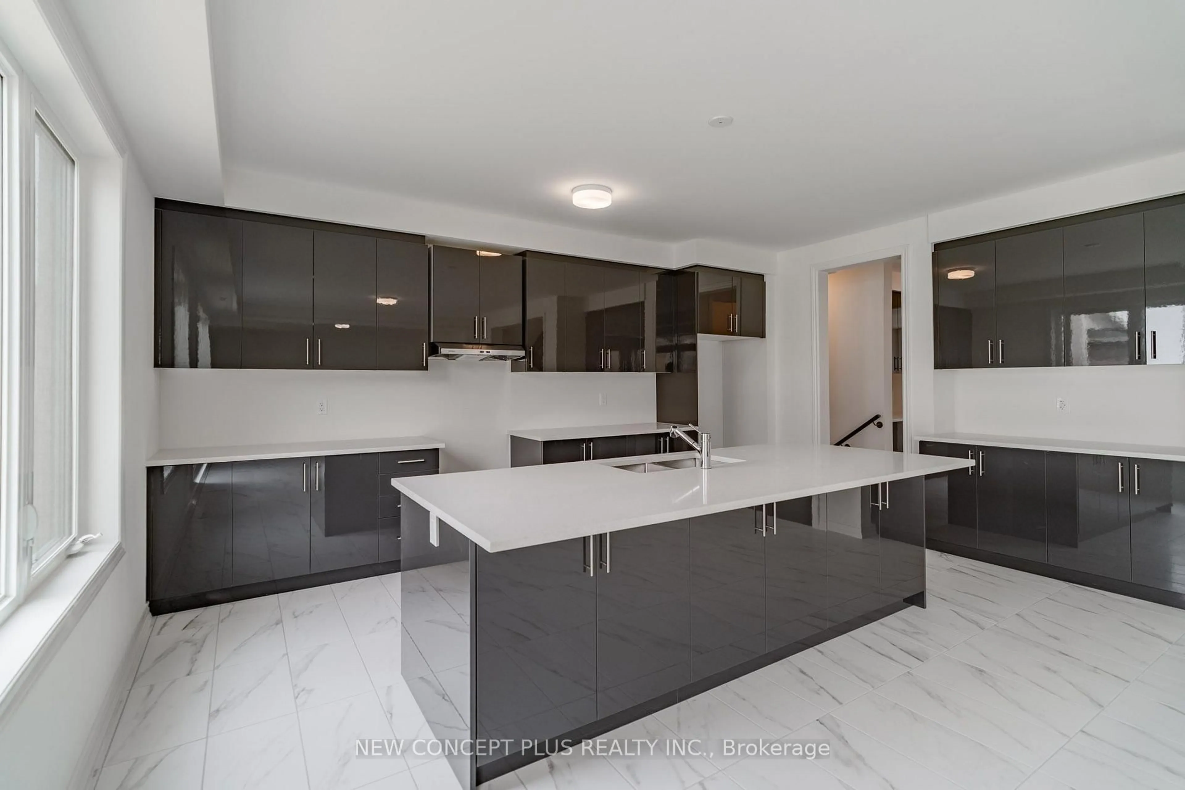Contemporary kitchen, ceramic/tile floor for 22 Twinleaf Cres, Adjala-Tosorontio Ontario L0G 1W0