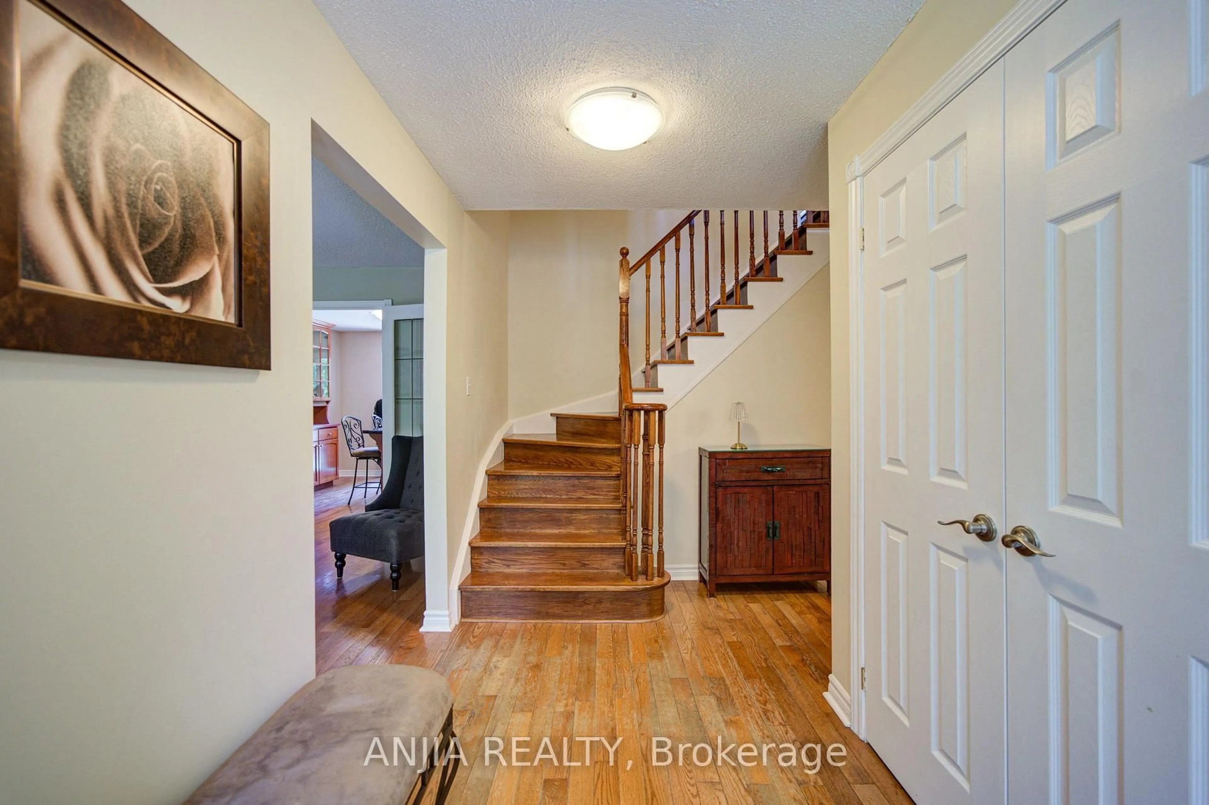 Indoor entryway for 54 Meyer Circ, Markham Ontario L3P 4C4