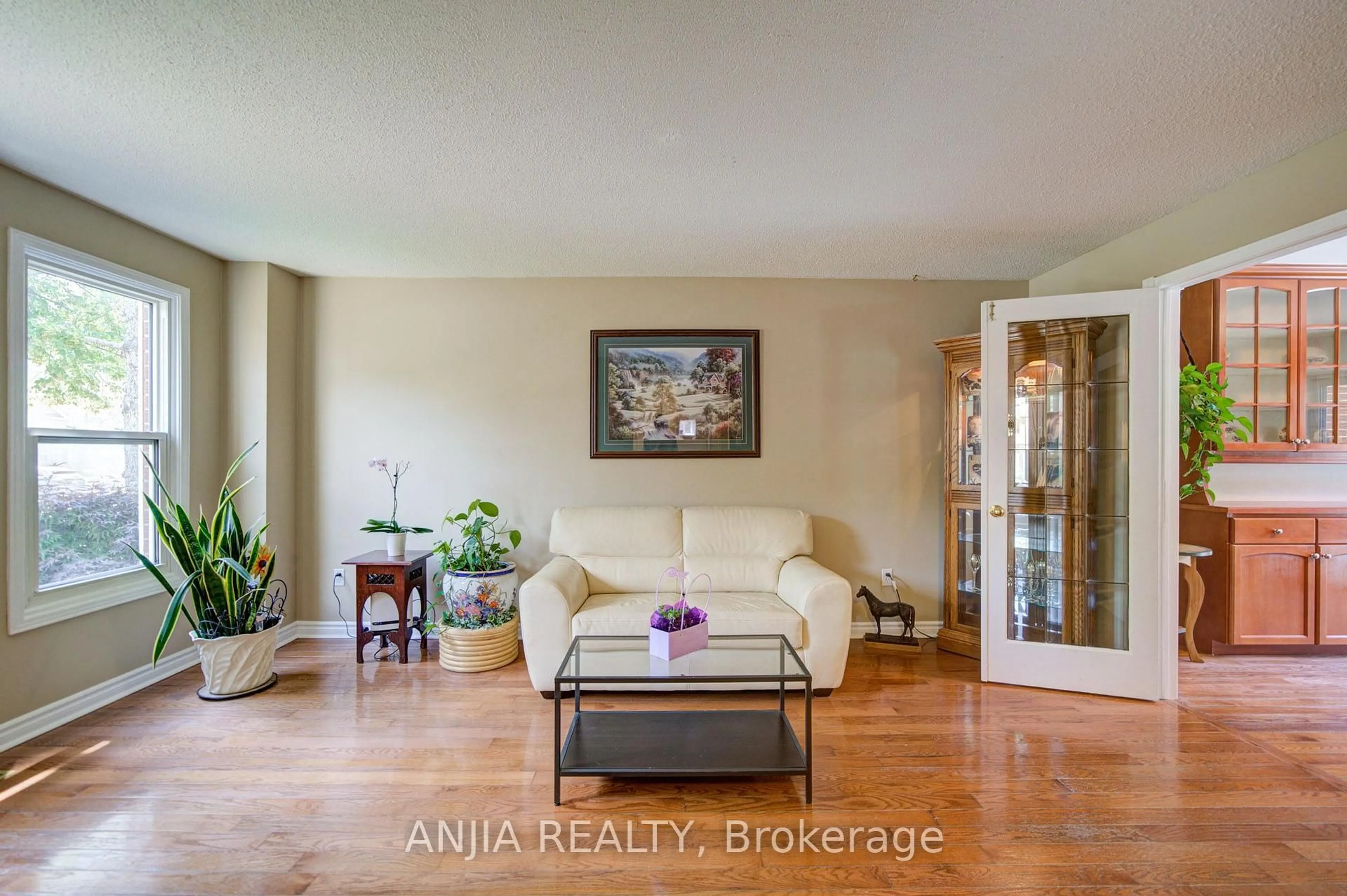 Living room with furniture, unknown for 54 Meyer Circ, Markham Ontario L3P 4C4