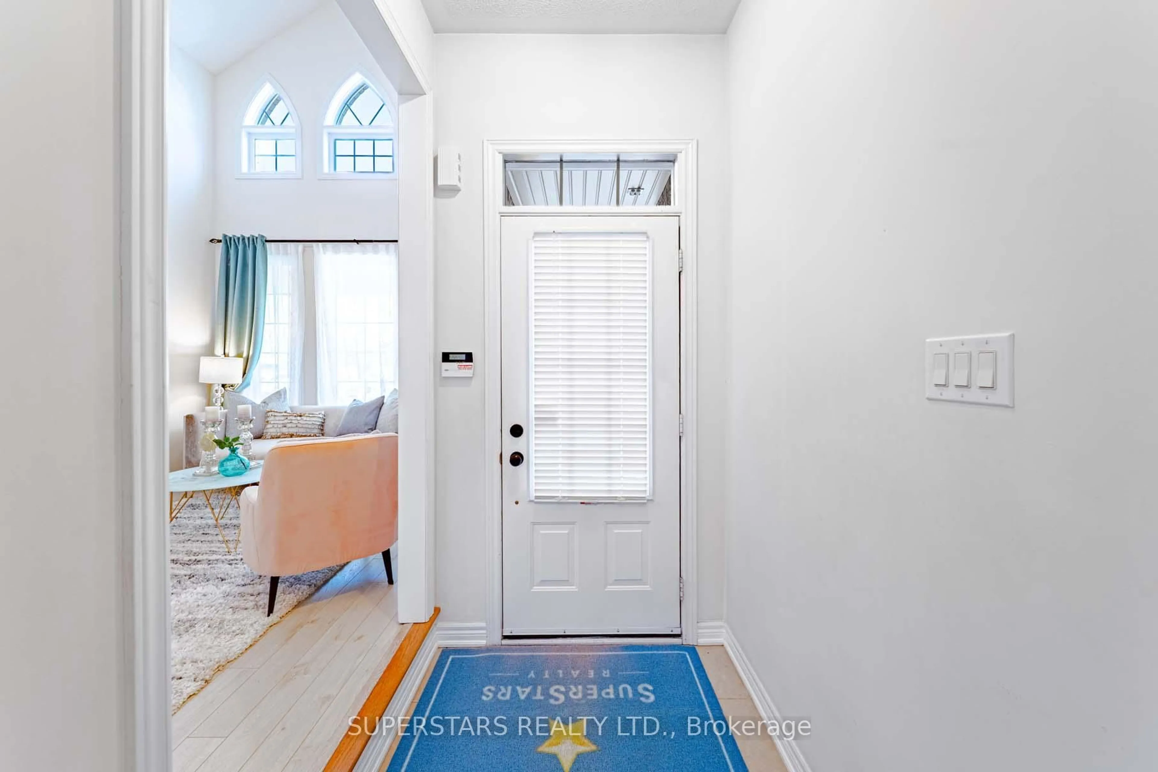 Indoor entryway for 15 Hislop Dr, Markham Ontario L6B 0C6