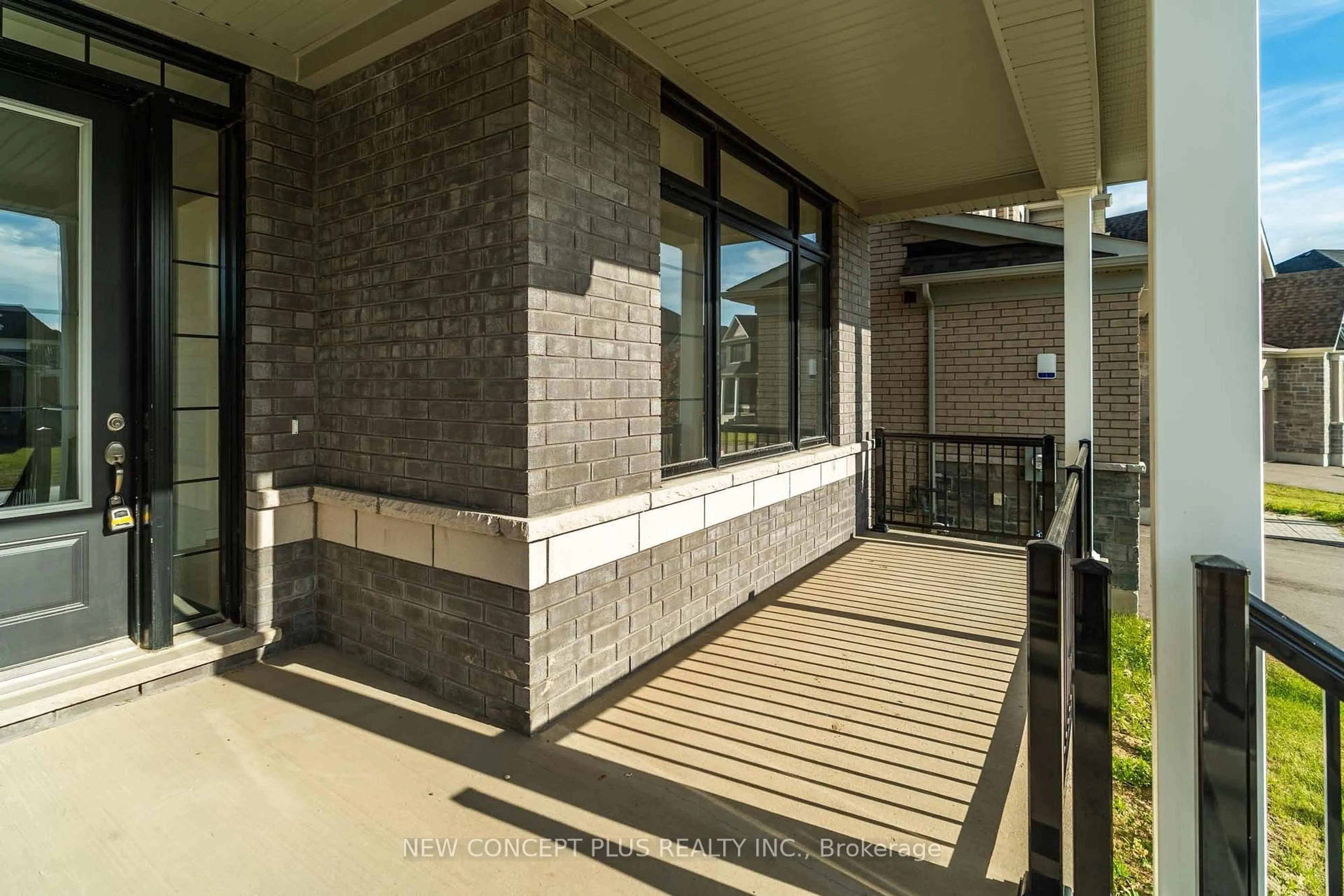 Indoor foyer for 103 Bluebird Ave, Adjala-Tosorontio Ontario L0G 1W0