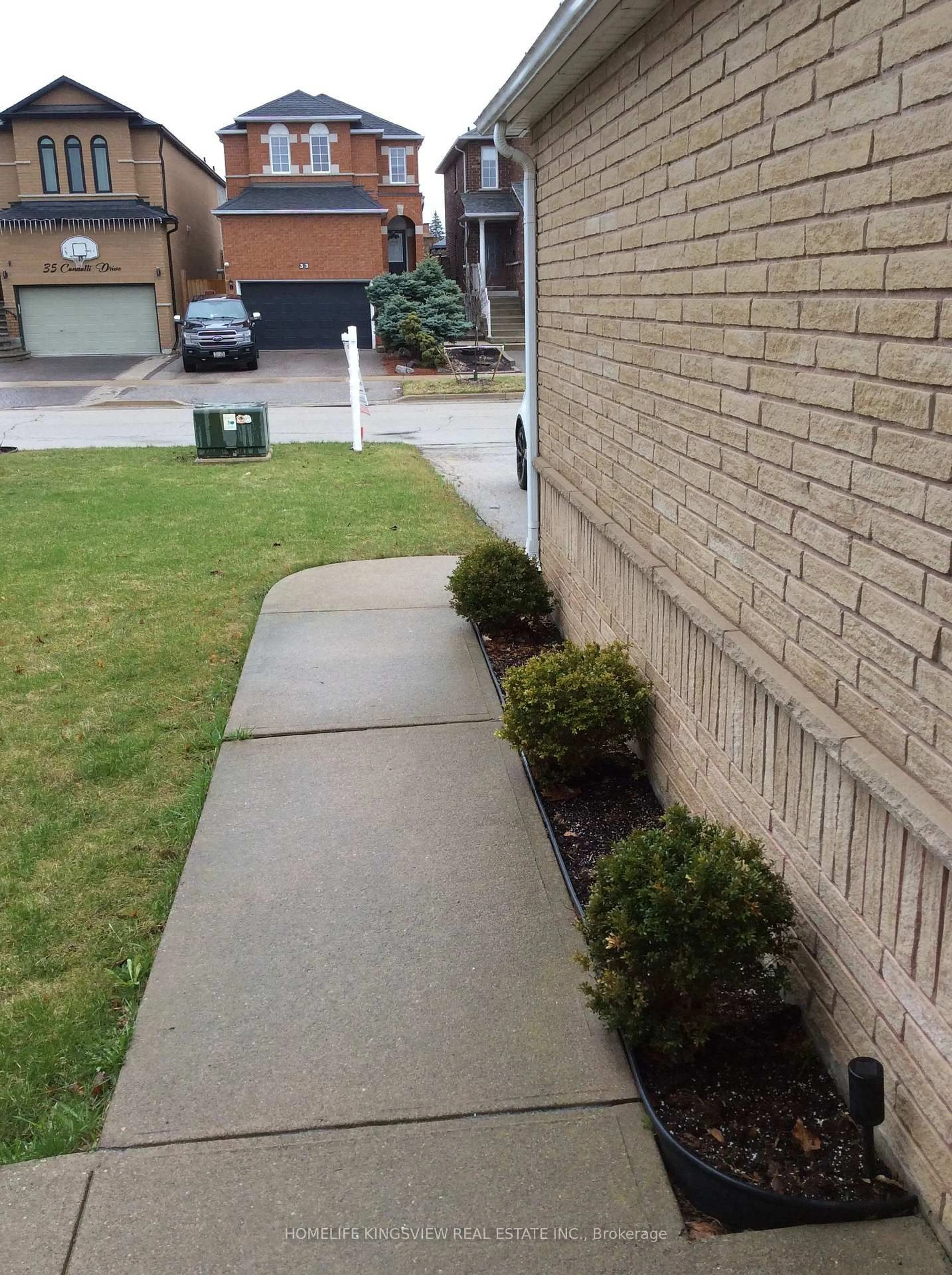 Patio, street for 30 Condotti Dr, Vaughan Ontario L4H 2C8