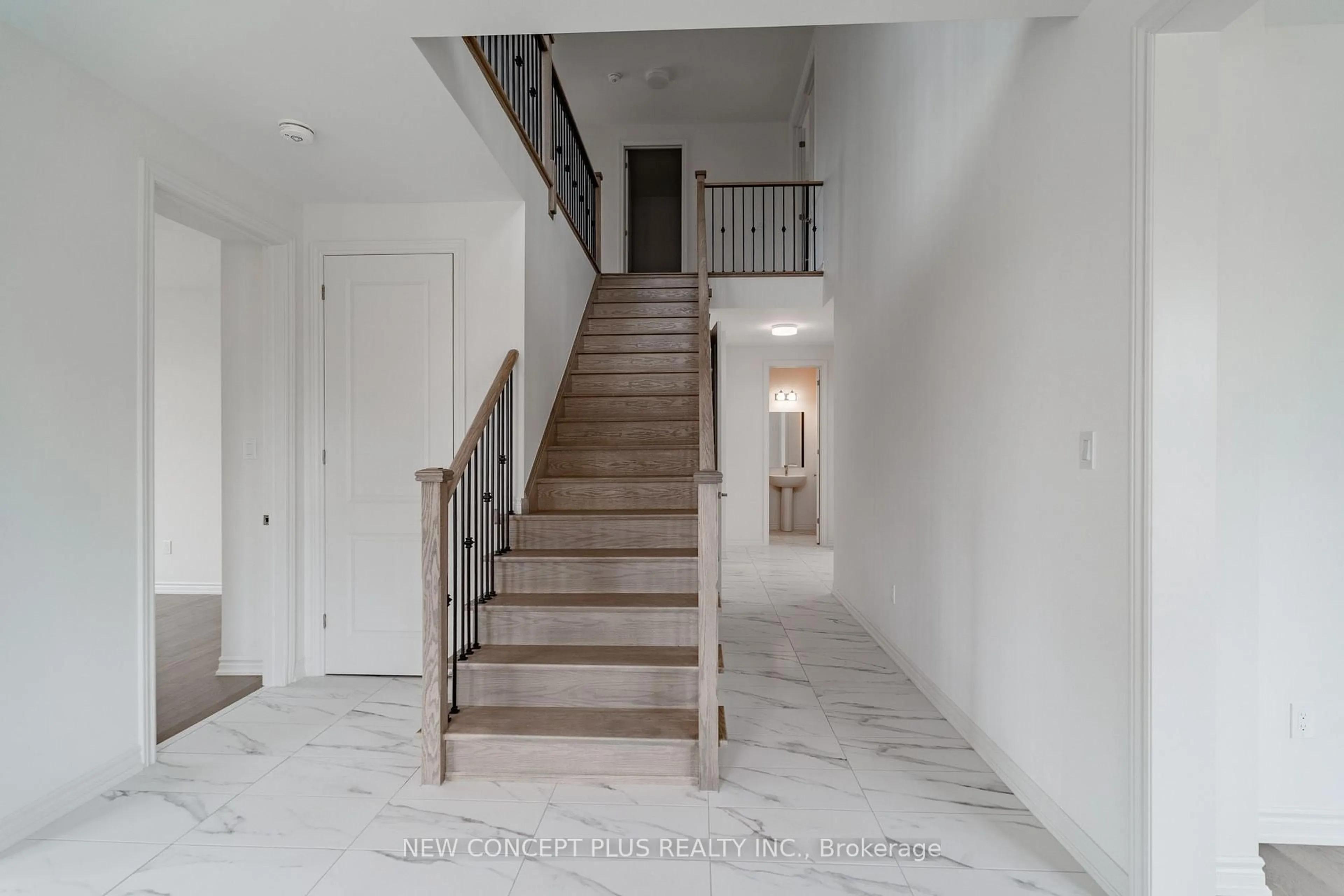 Indoor foyer for 44 Orchid Cres, Adjala-Tosorontio Ontario L0G 1W0