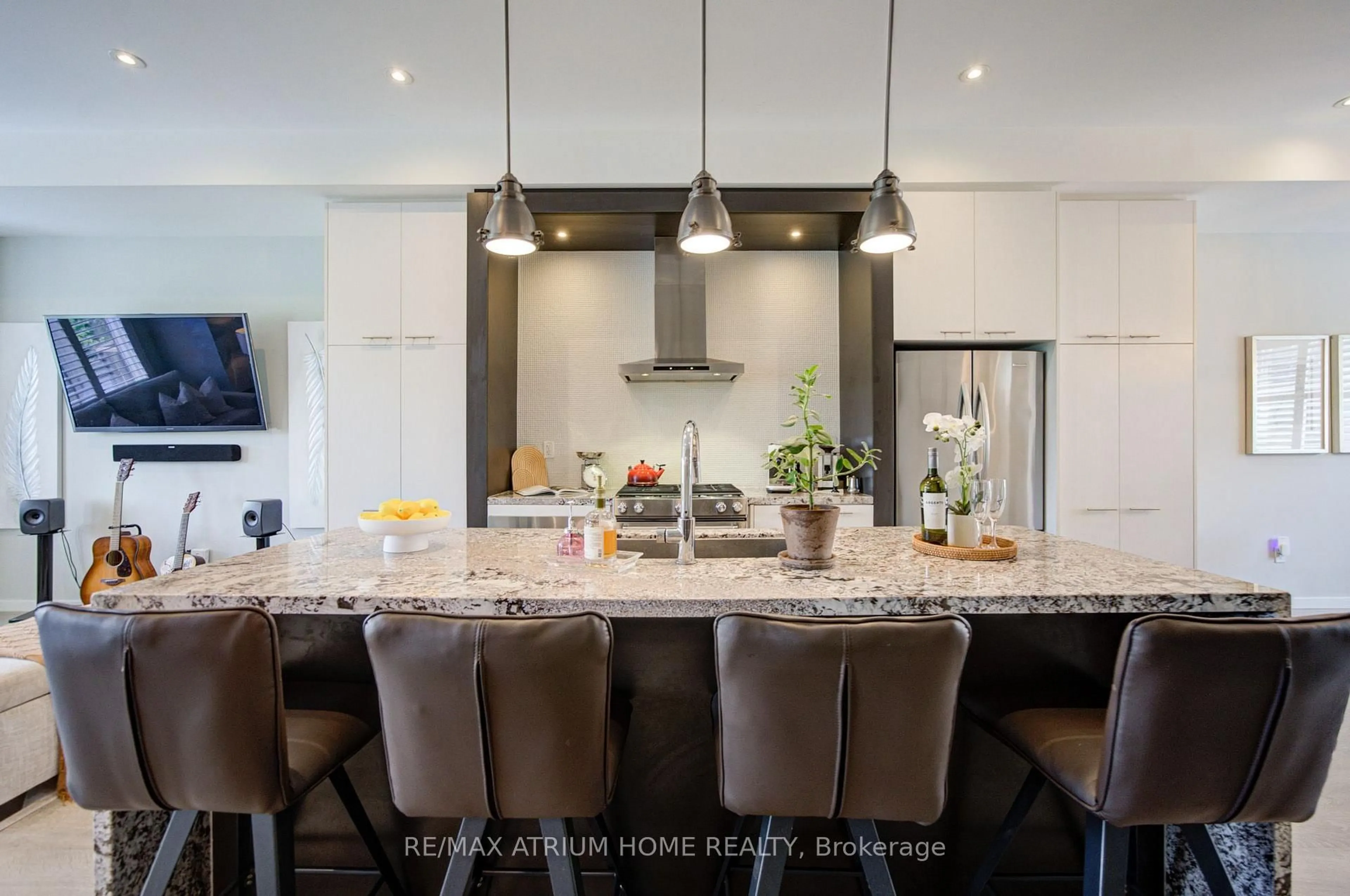 Contemporary kitchen, unknown for 20 Genuine Lane, Richmond Hill Ontario L4B 0E5