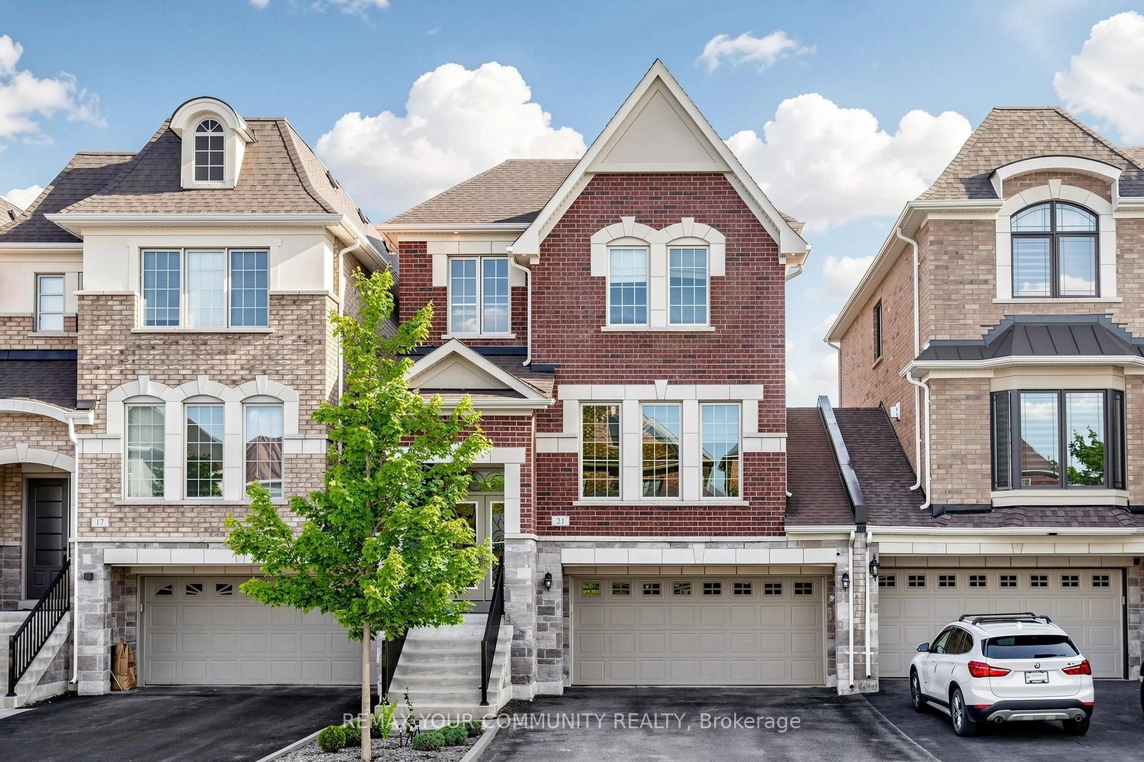 Home with brick exterior material, street for 21 Princess Charlotte Ave, Whitchurch-Stouffville Ontario L4A 1Y8