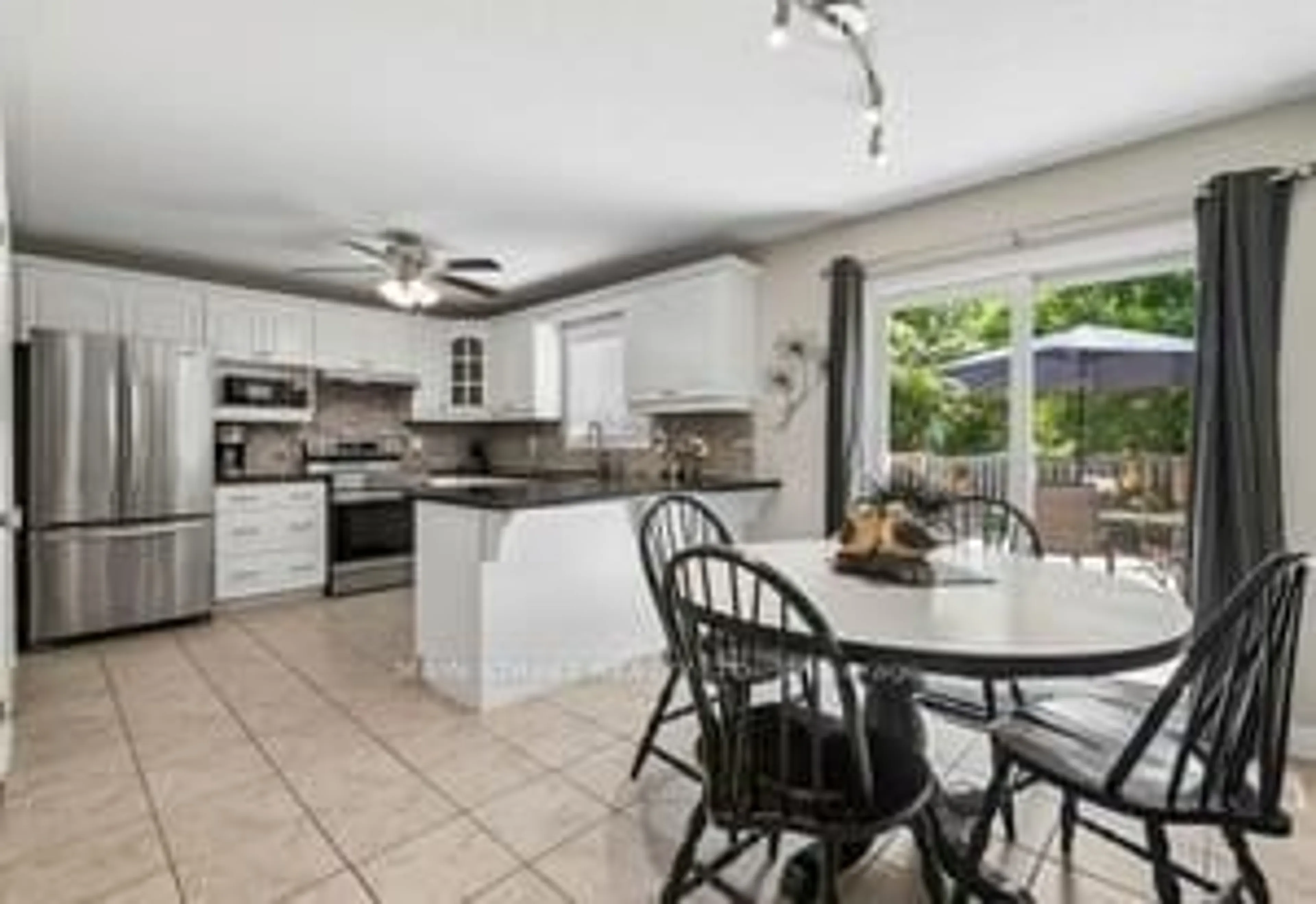 Open concept kitchen, ceramic/tile floor for 33 HIGHCASTLE Ave, Georgina Ontario L4P 4B4