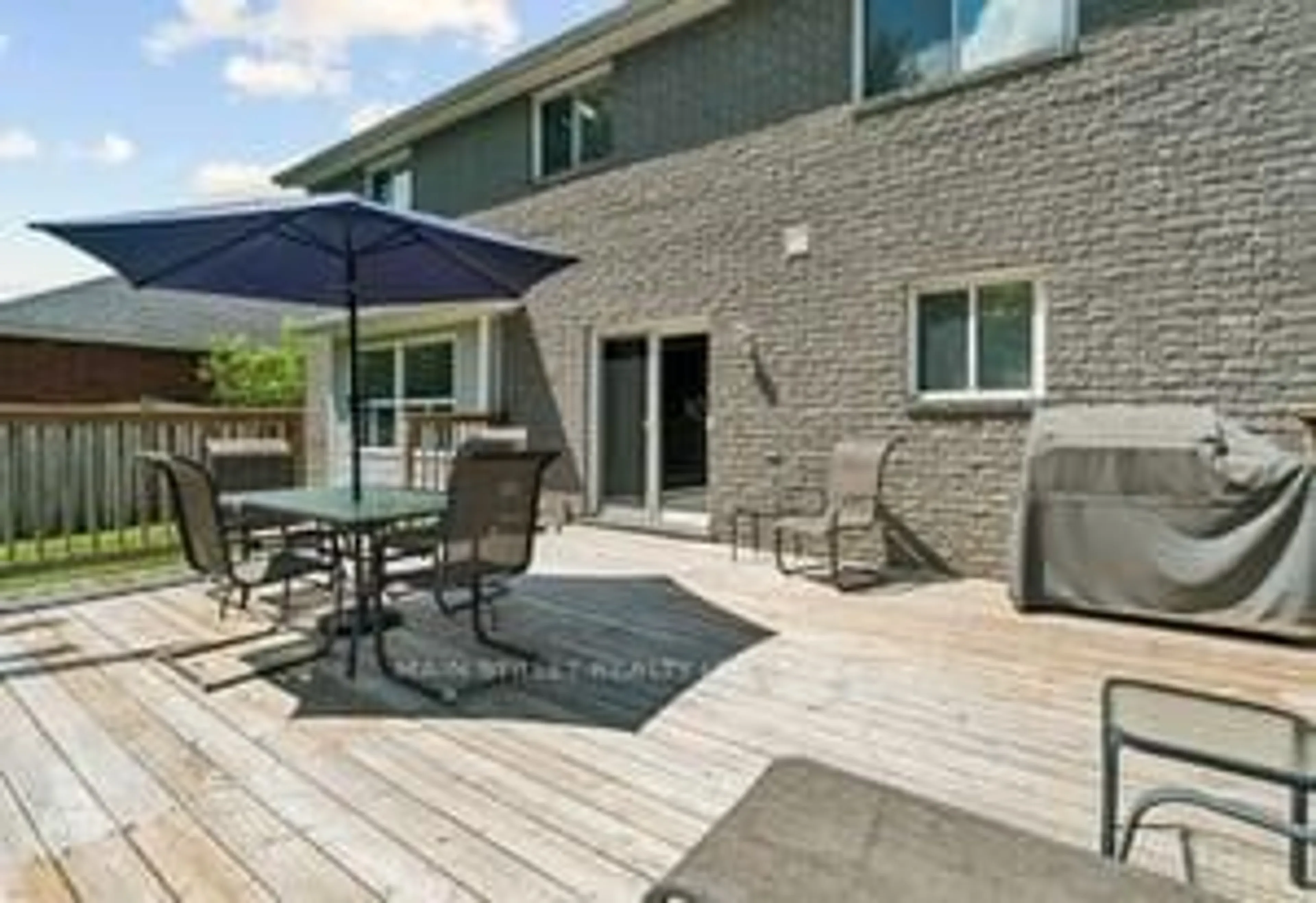 Patio, unknown for 33 HIGHCASTLE Ave, Georgina Ontario L4P 4B4
