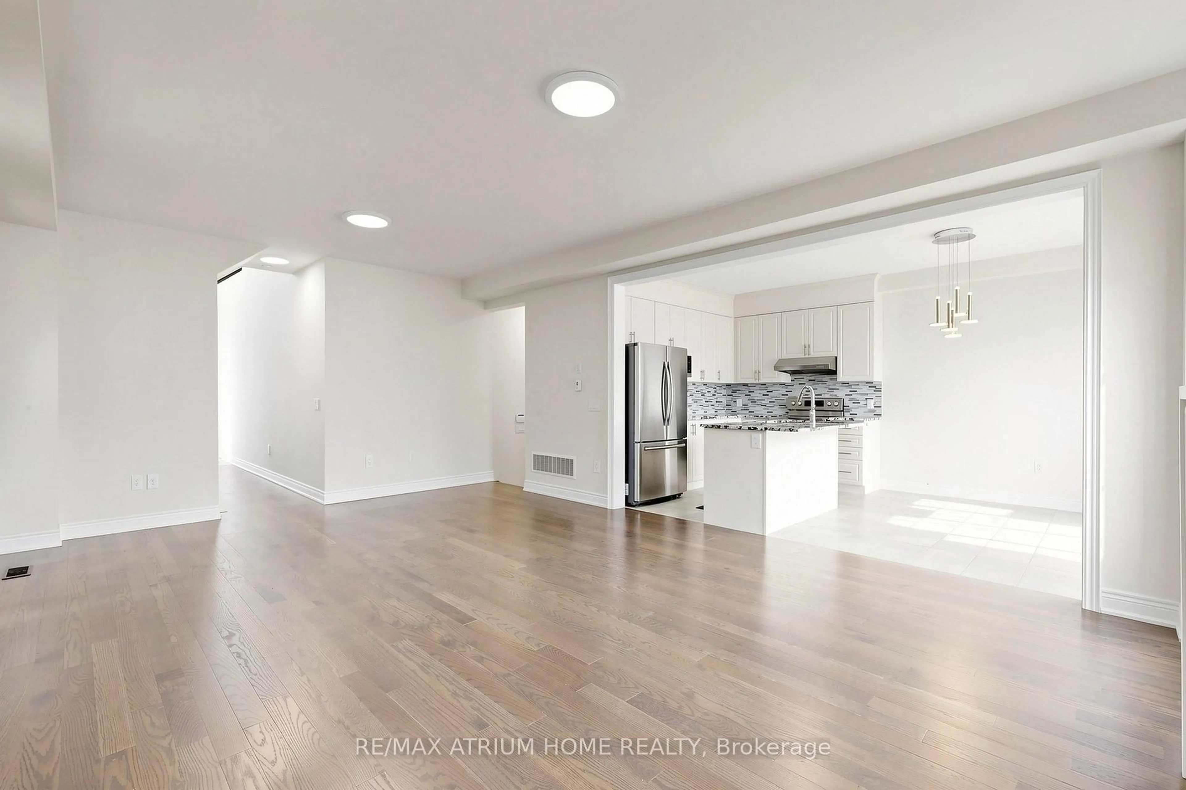 Unknown for 22 Mondial Cres, East Gwillimbury Ontario L9N 0S1