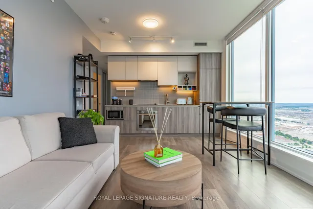 898 Portage Pkwy #5903, Vaughan 2