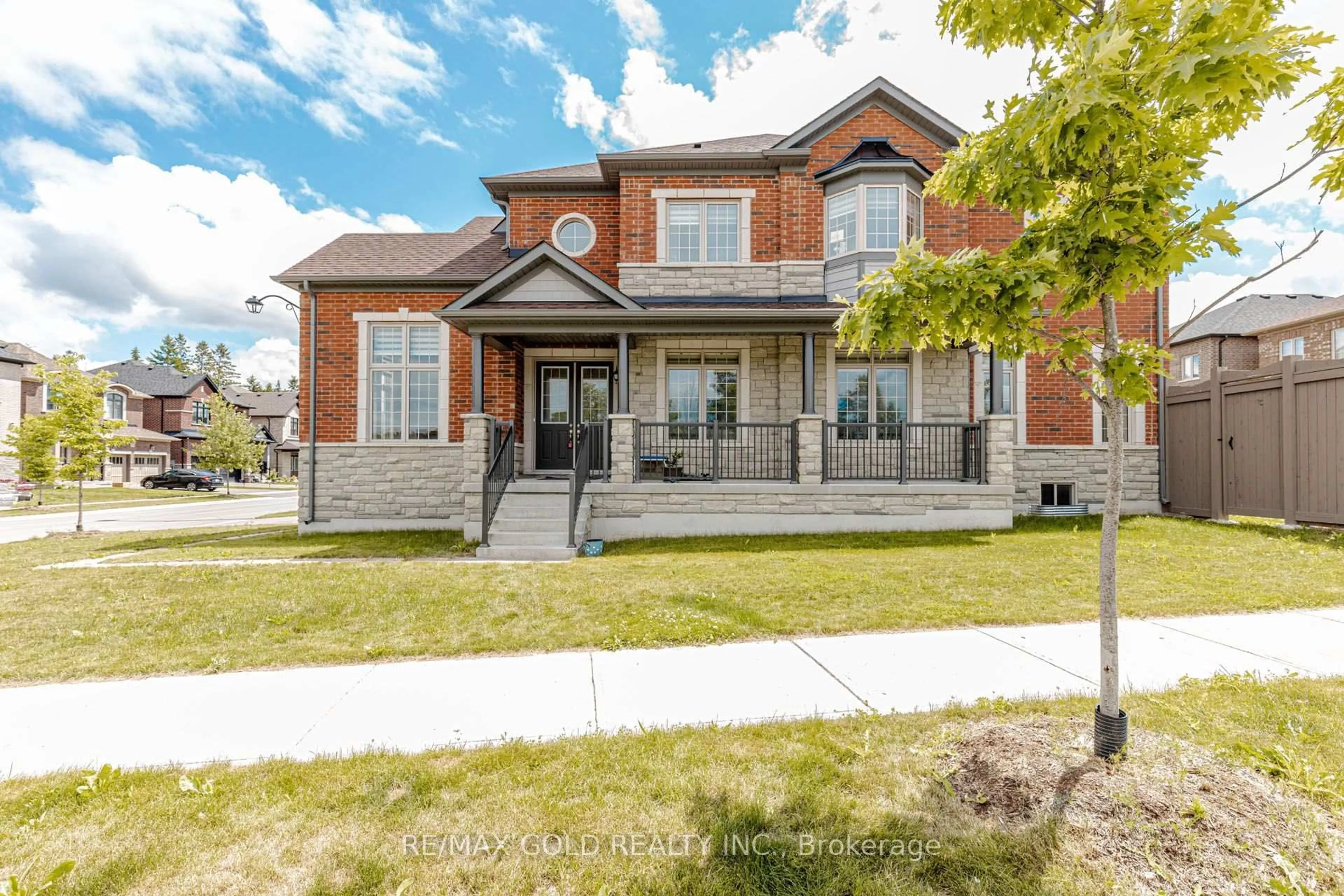 Home with brick exterior material, street for 53 Betty May Cres, East Gwillimbury Ontario L9N 1S2