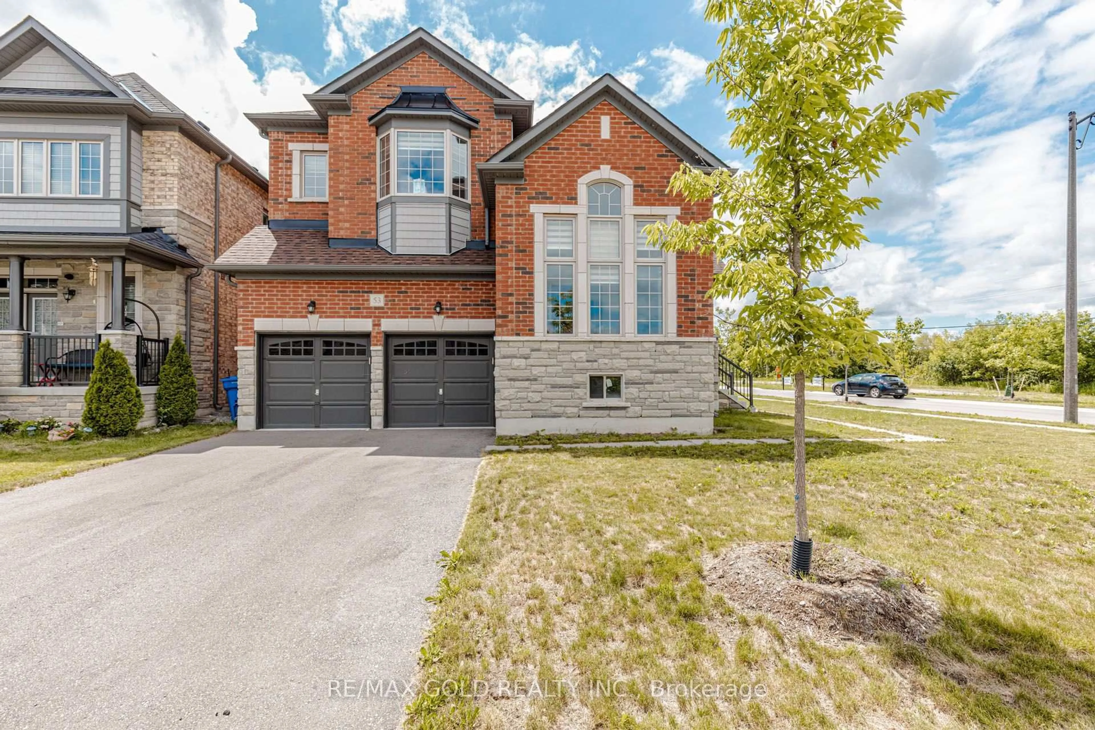 Home with brick exterior material, street for 53 Betty May Cres, East Gwillimbury Ontario L9N 1S2
