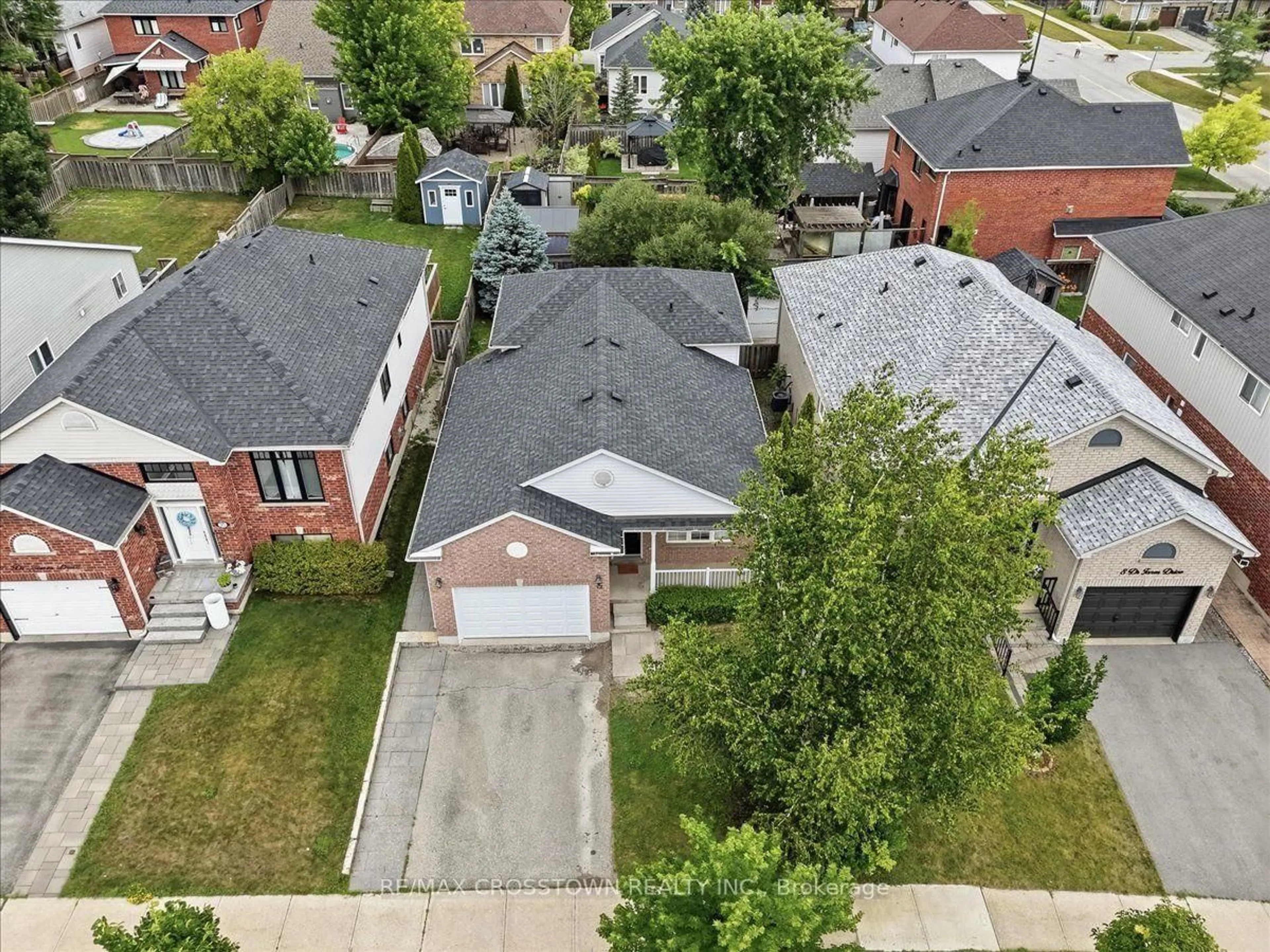A pic from outside/outdoor area/front of a property/back of a property/a pic from drone, street for 12 Dr. Jones Dr, King Ontario L0G 1T0