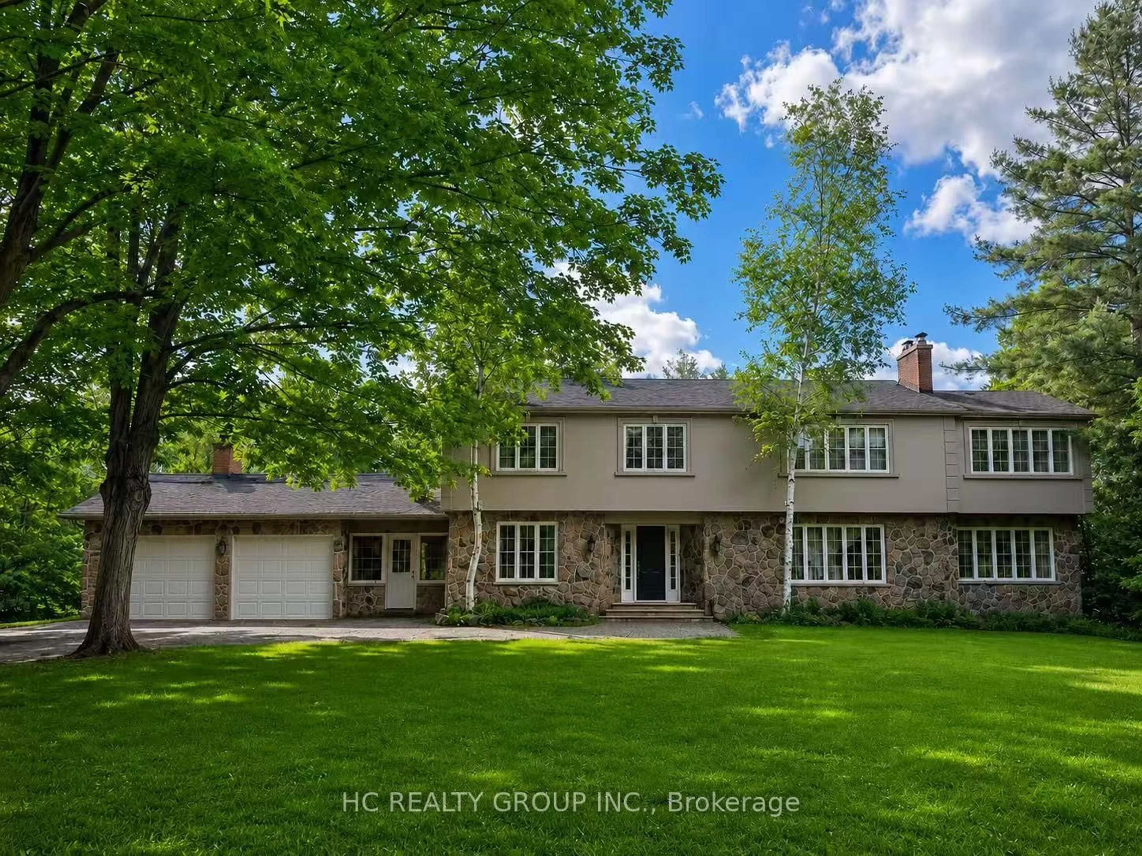 A pic from outside/outdoor area/front of a property/back of a property/a pic from drone, street for 16 Bernadotte Dr, Markham Ontario L6C 1E1