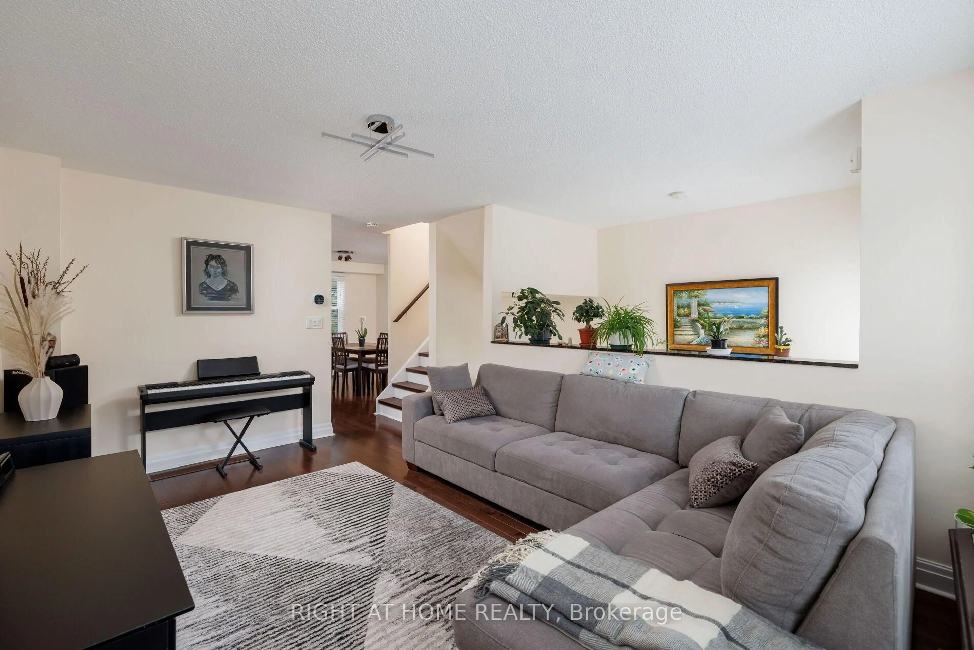 Living room with furniture, unknown for 1994 John St St, Markham Ontario L3T 1Z1
