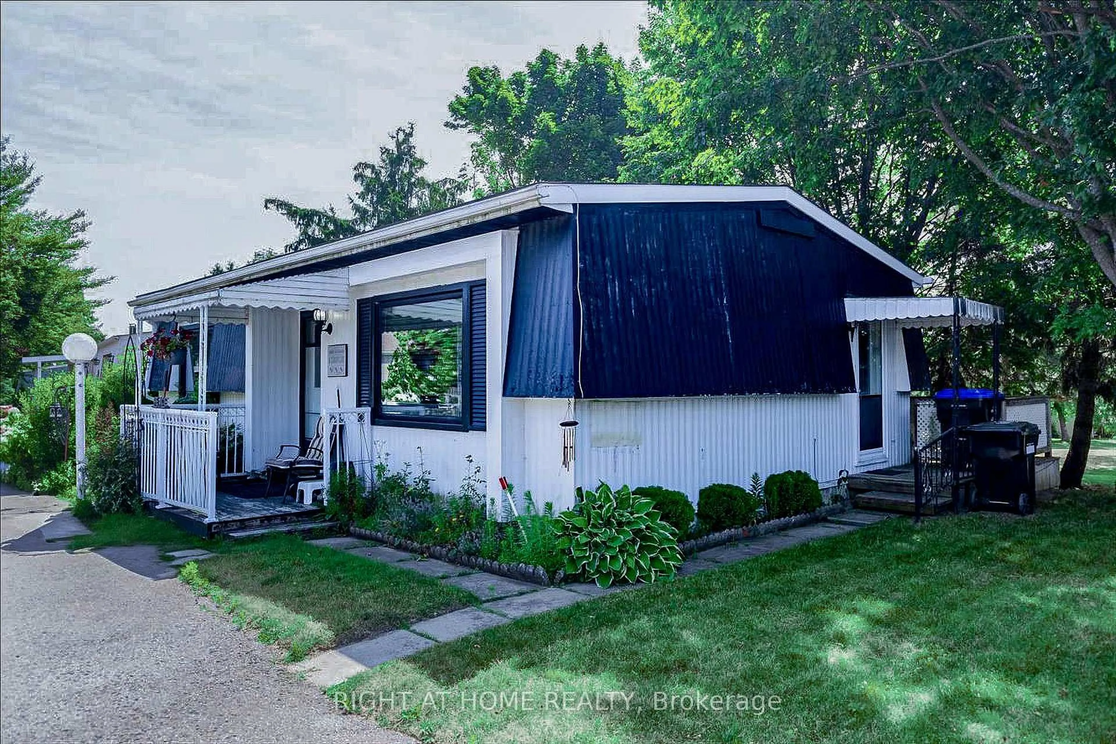 Home with vinyl exterior material, street for 45 Linden Lane, Innisfil Ontario L9S 1P2