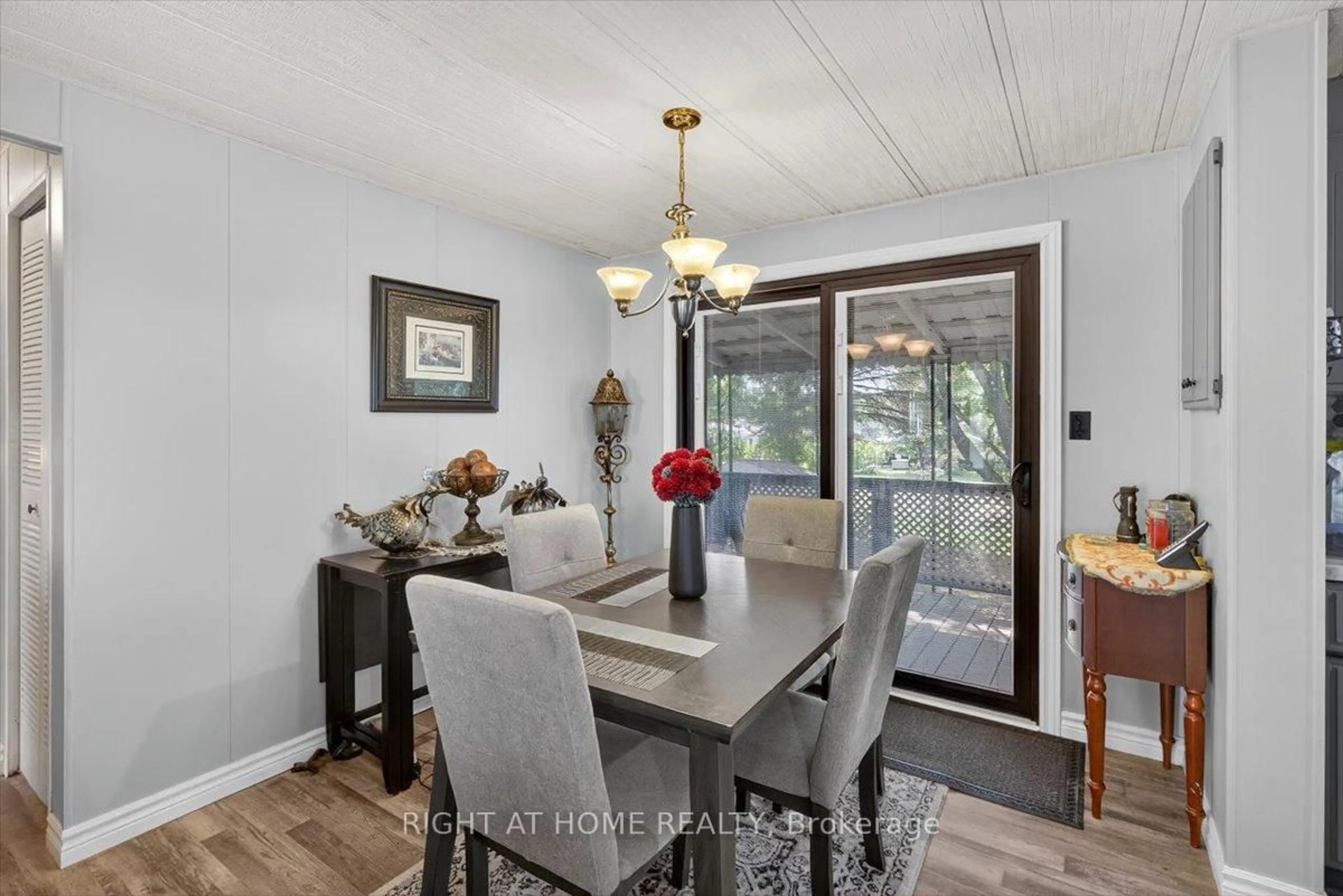 Dining room, wood/laminate floor for 45 Linden Lane, Innisfil Ontario L9S 1P2