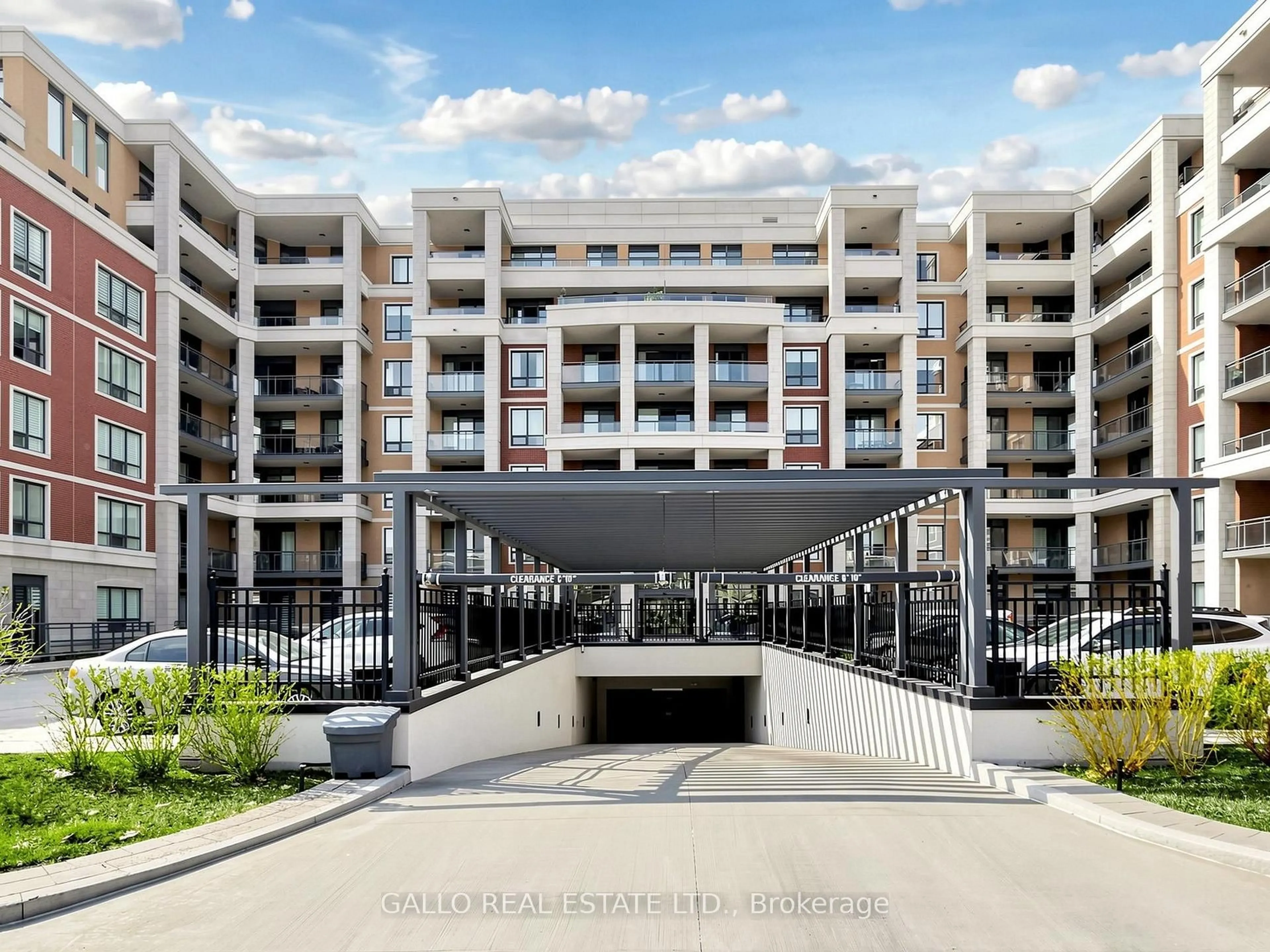 Indoor foyer for 25 Baker Hill Blvd #118, Whitchurch-Stouffville Ontario L4A 4R5
