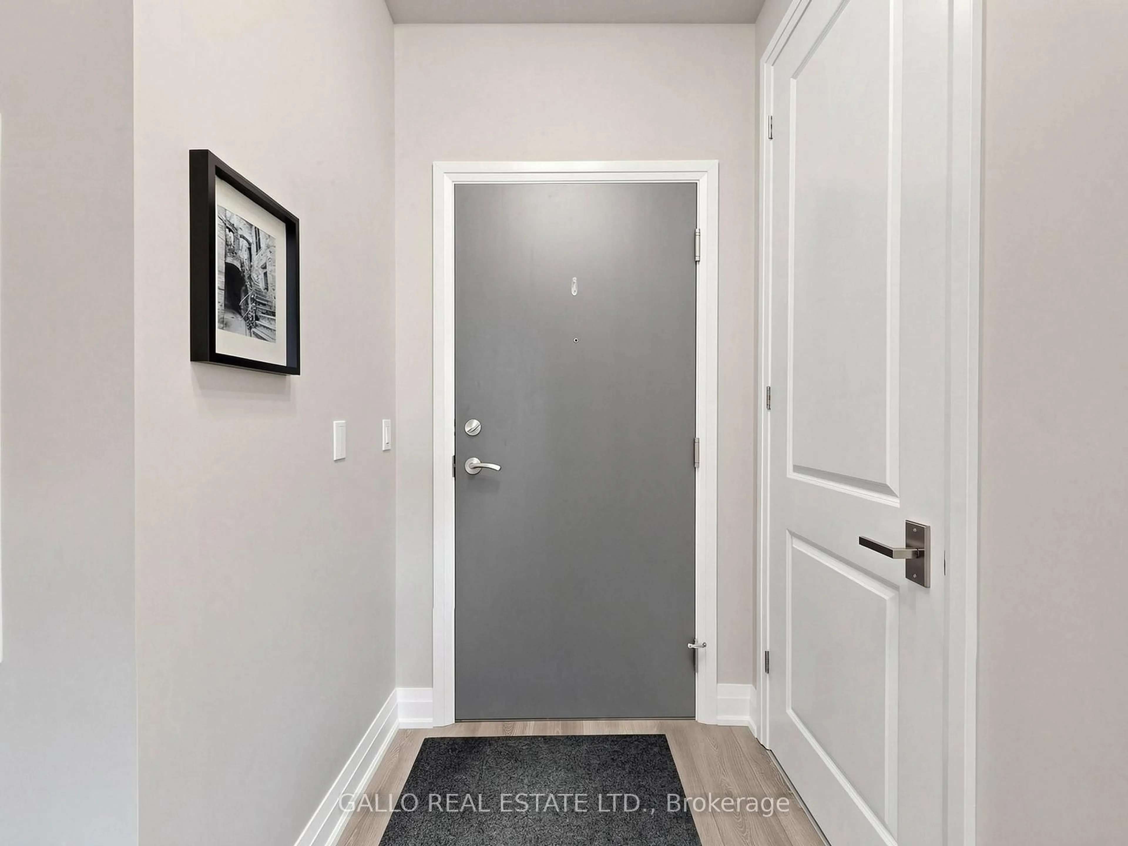 Indoor entryway for 25 Baker Hill Blvd #118, Whitchurch-Stouffville Ontario L4A 4R5