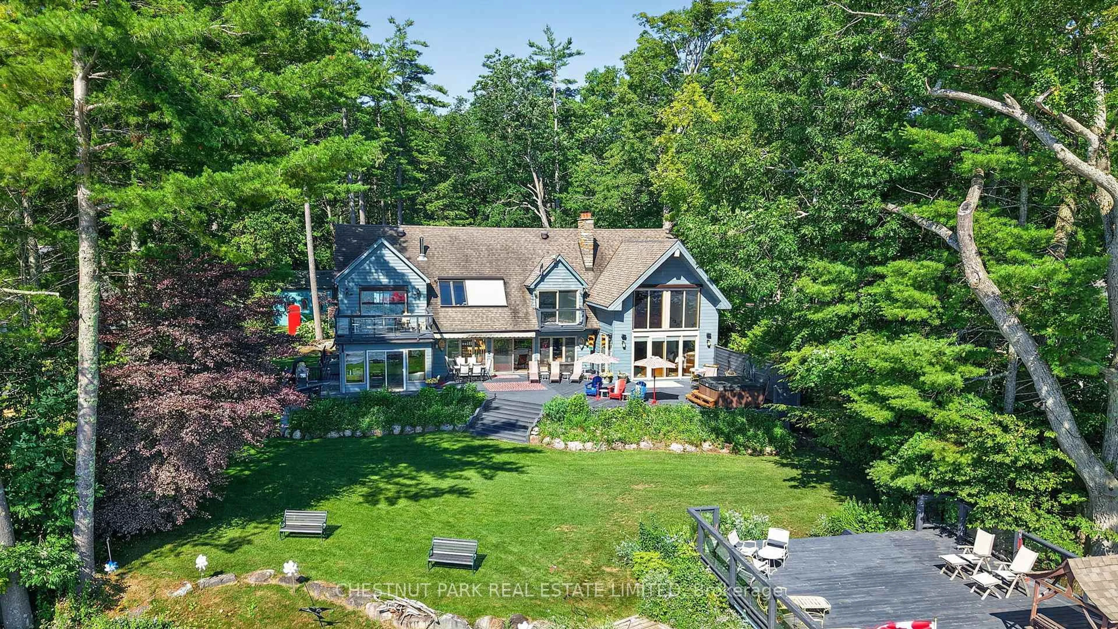 A pic from outside/outdoor area/front of a property/back of a property/a pic from drone, water/lake/river/ocean view for 3209 Summer Pl, Innisfil Ontario L9S 3B8