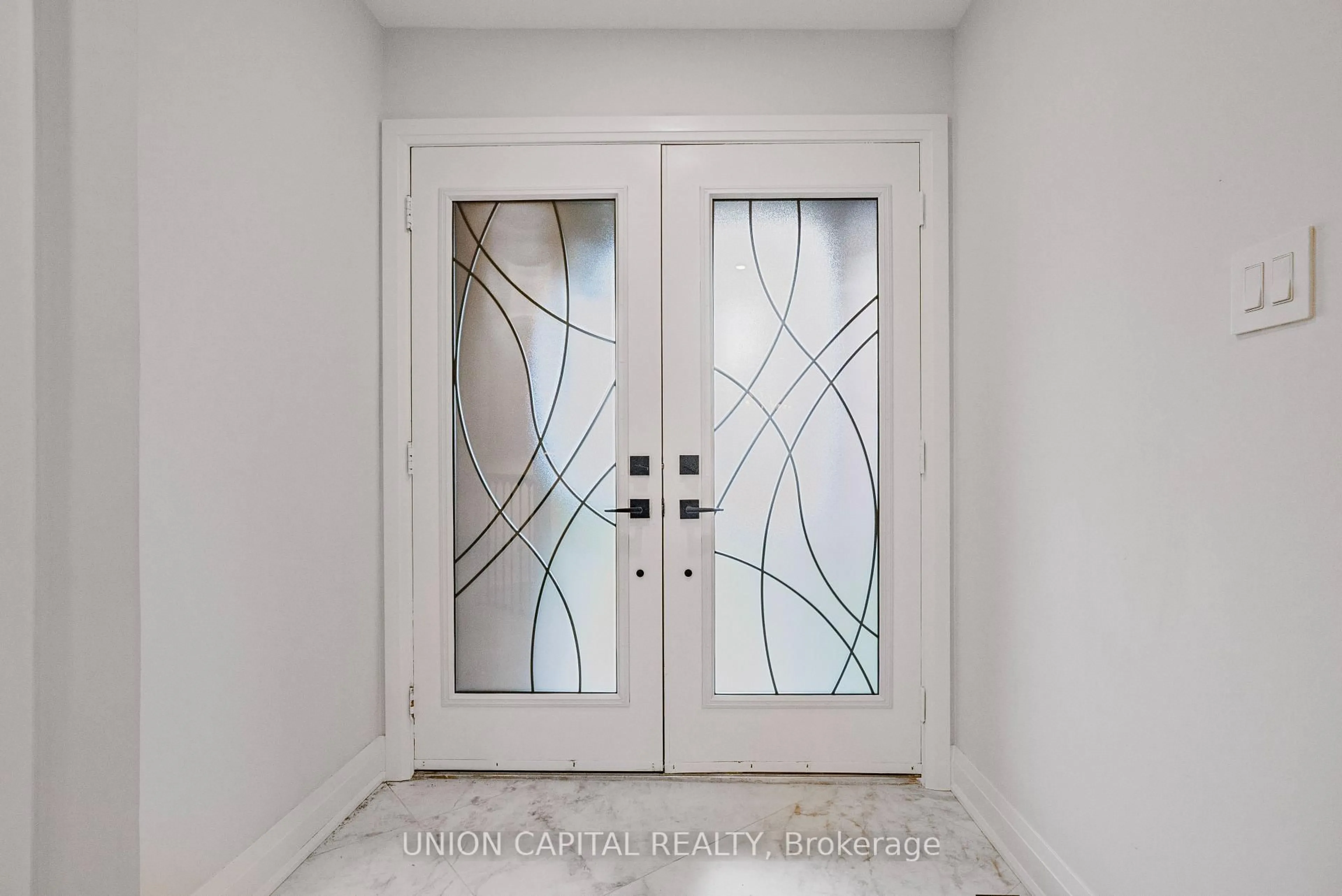 Indoor entryway for 45 Chilmar Cres, Vaughan Ontario L4J 6Y5