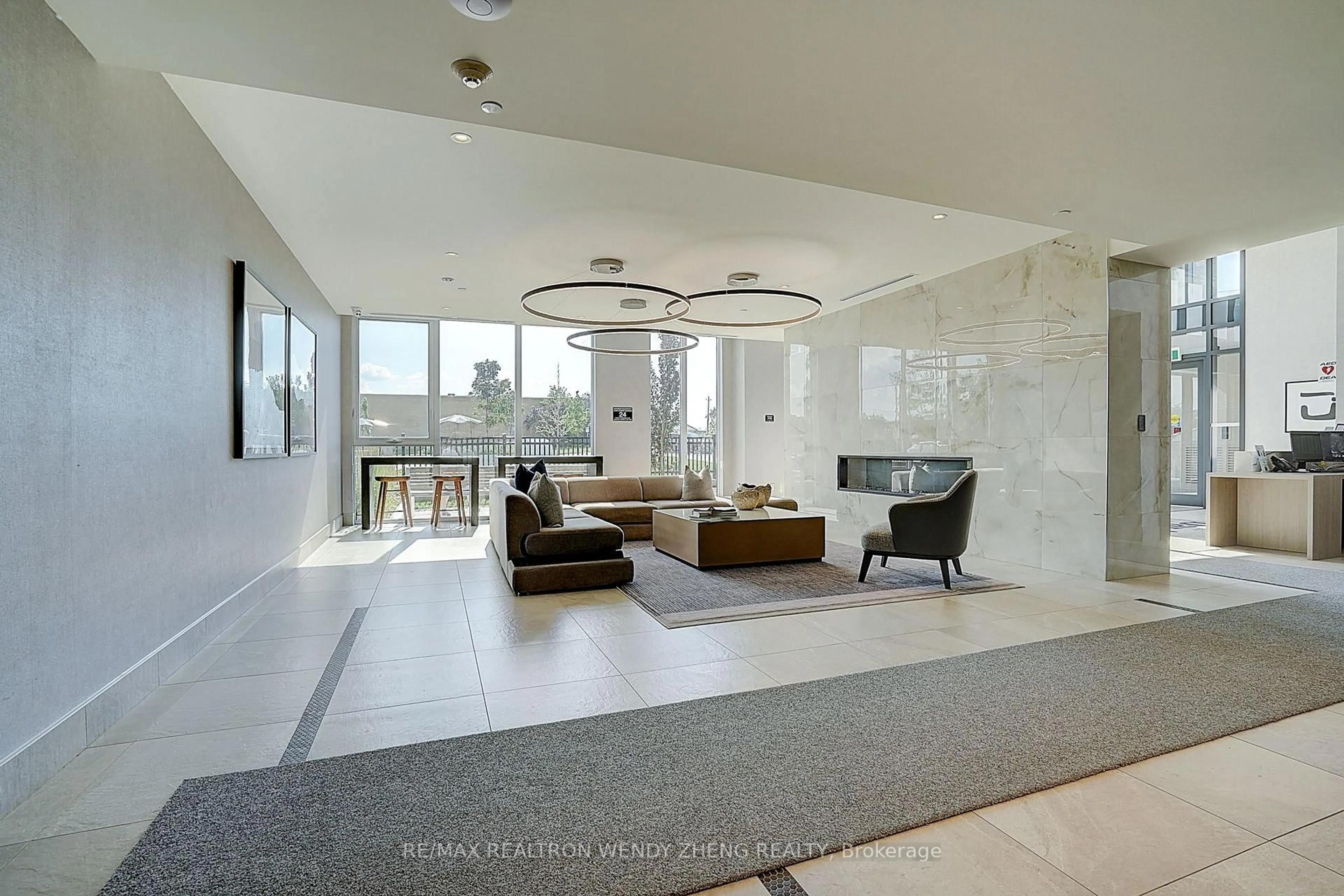 Lobby for 185 Deerfield Rd #1002, Newmarket Ontario L3Y 0G7