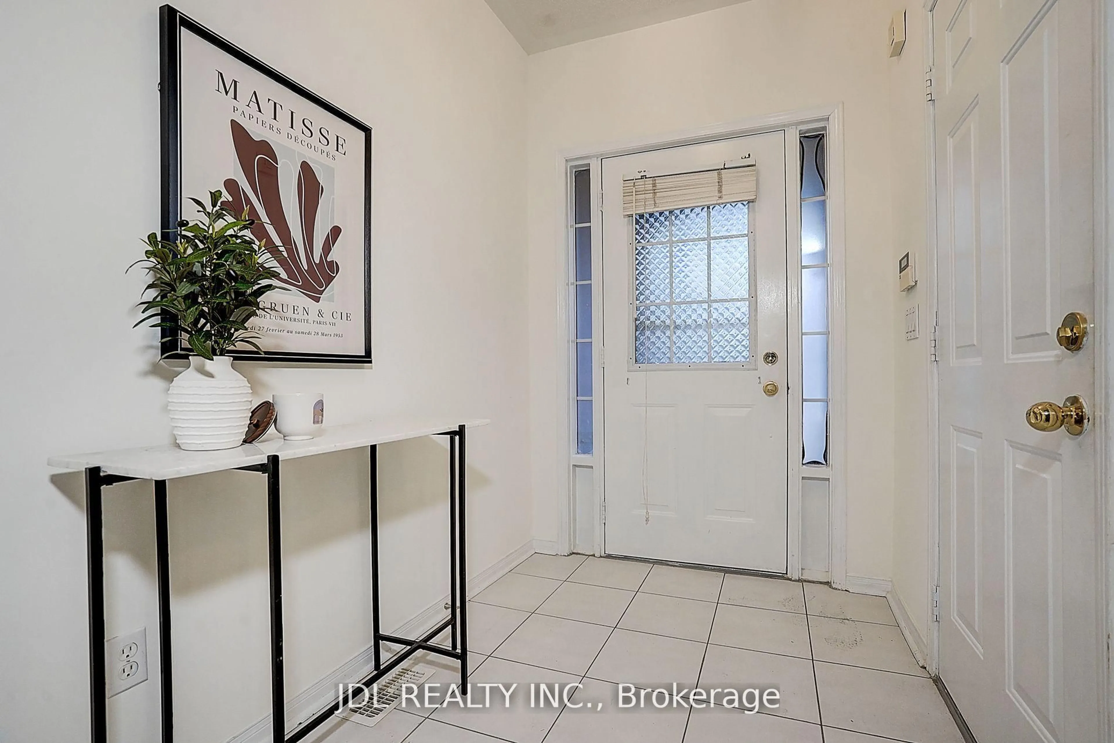 Indoor entryway for 47 Millcliff Circ, Aurora Ontario L4G 7N7