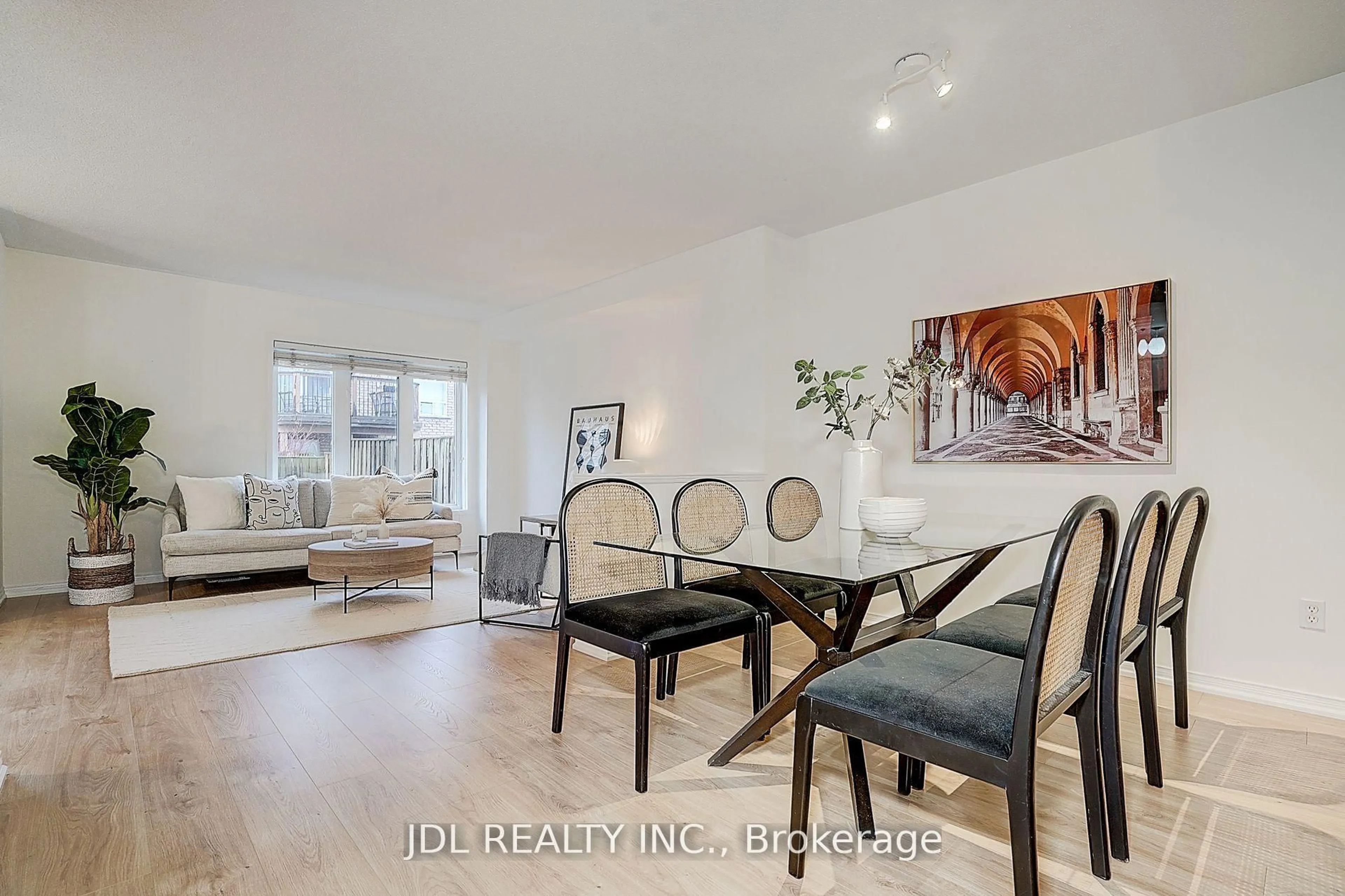 Unknown for 47 Millcliff Circ, Aurora Ontario L4G 7N7