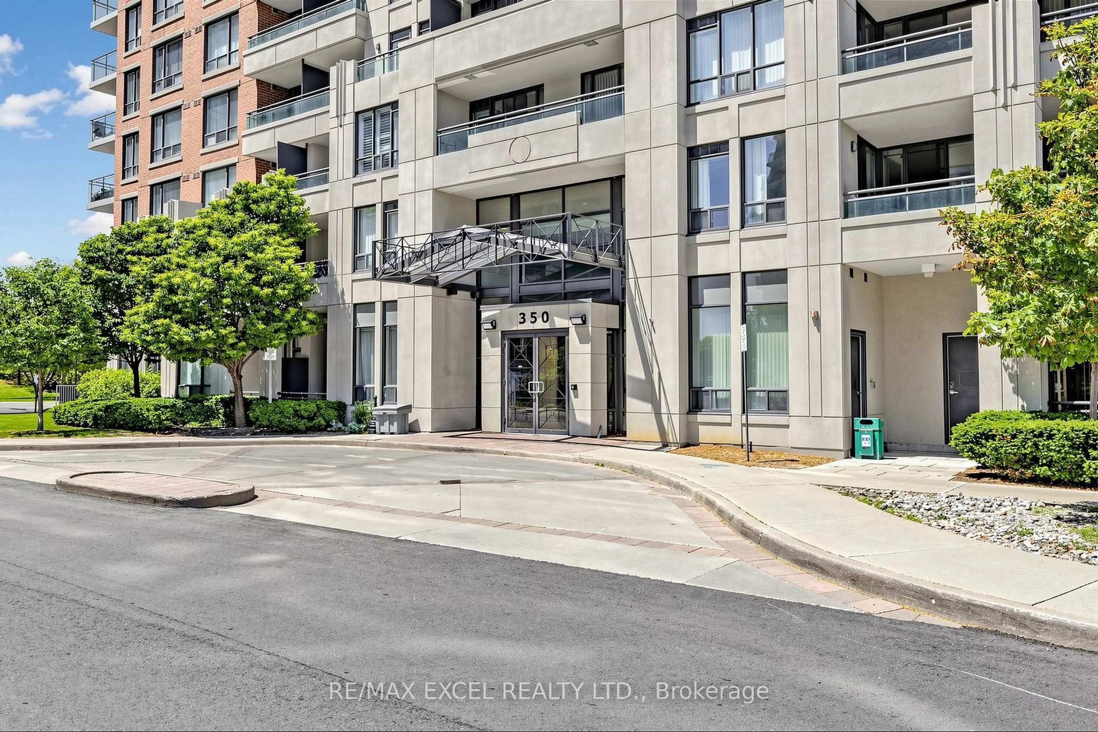 Indoor foyer for 350 Red Maple Rd #508, Richmond Hill Ontario L4C 0T5