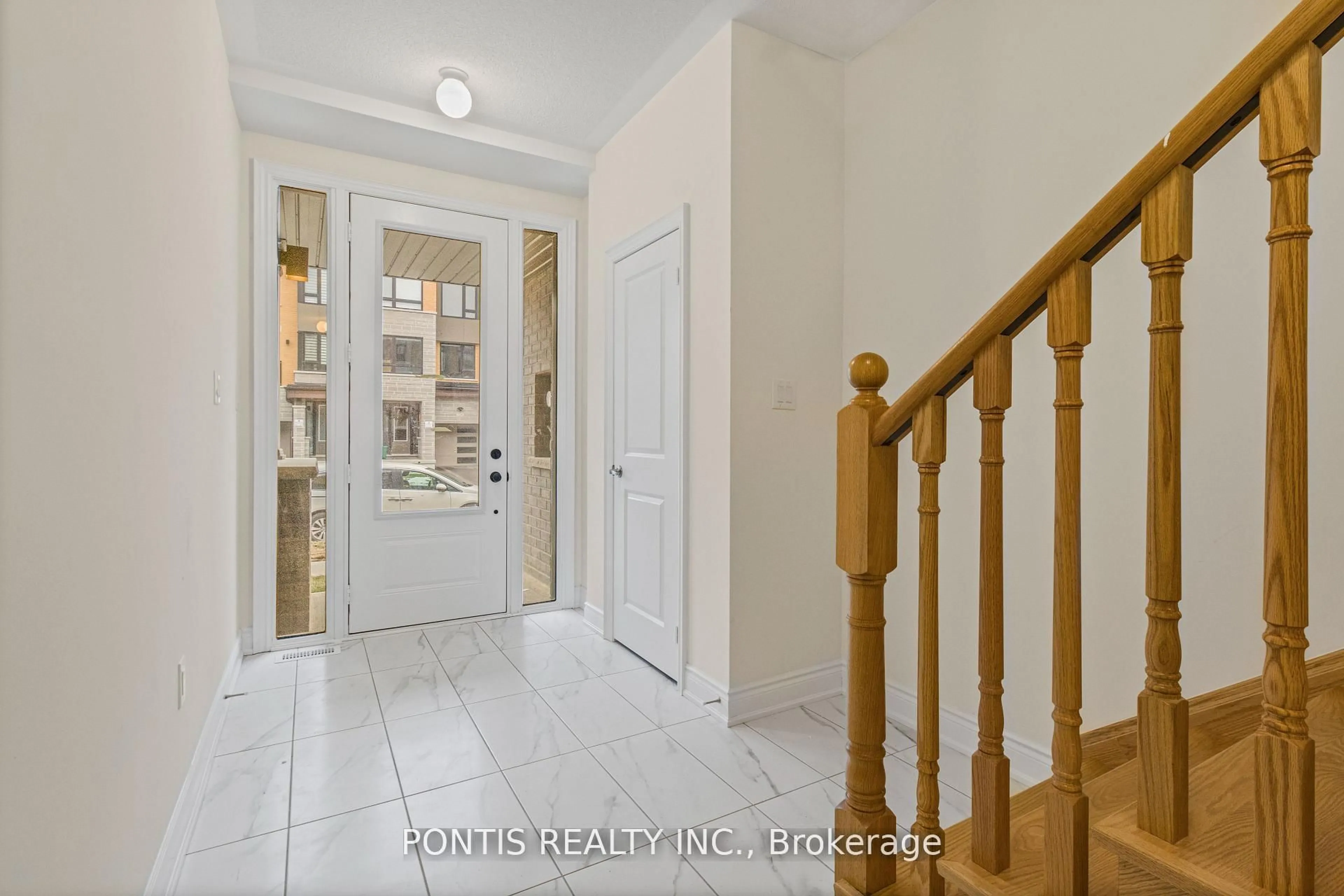 Indoor entryway for 221 Tennant Circ, Vaughan Ontario L4H 5L4