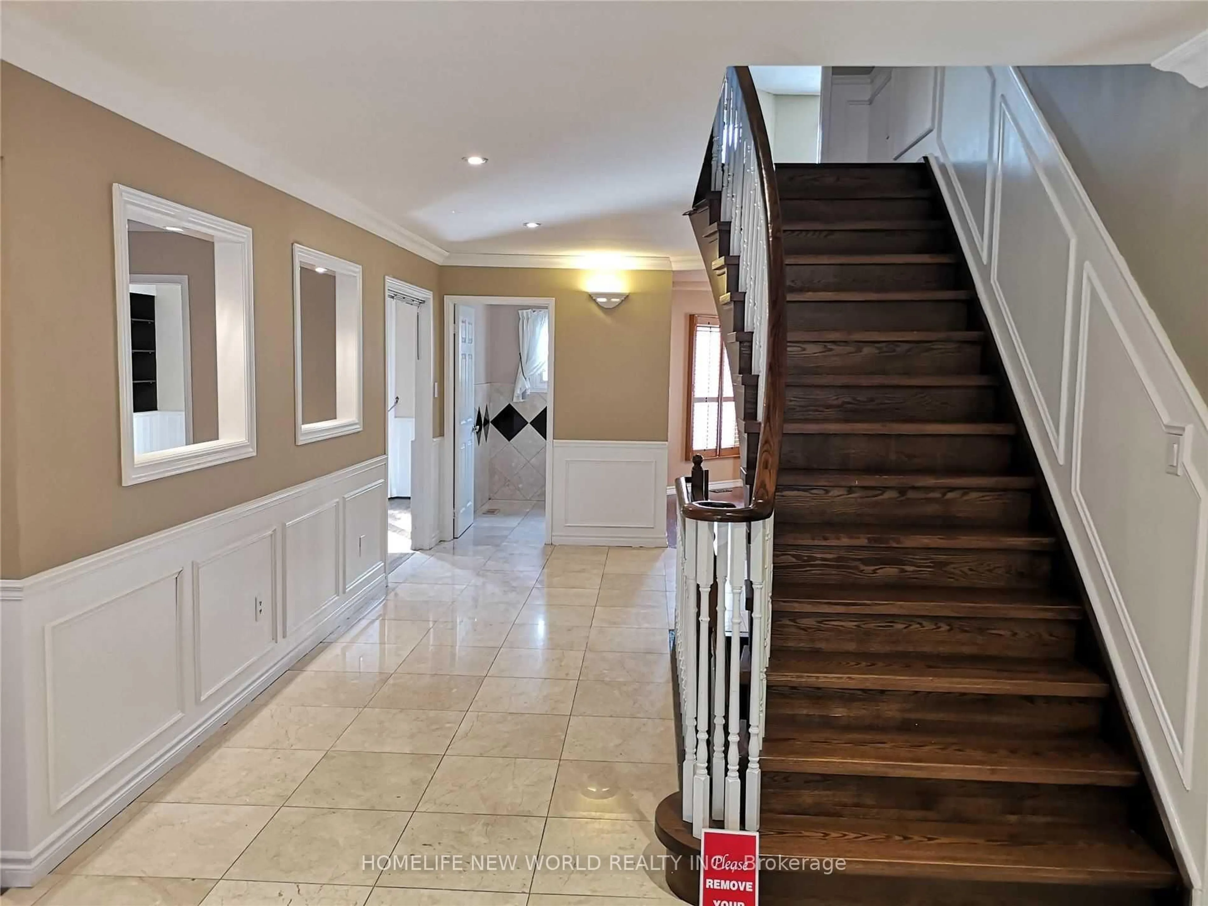 Indoor foyer for 41 Ambleside Cres, Markham Ontario L3R 7T3