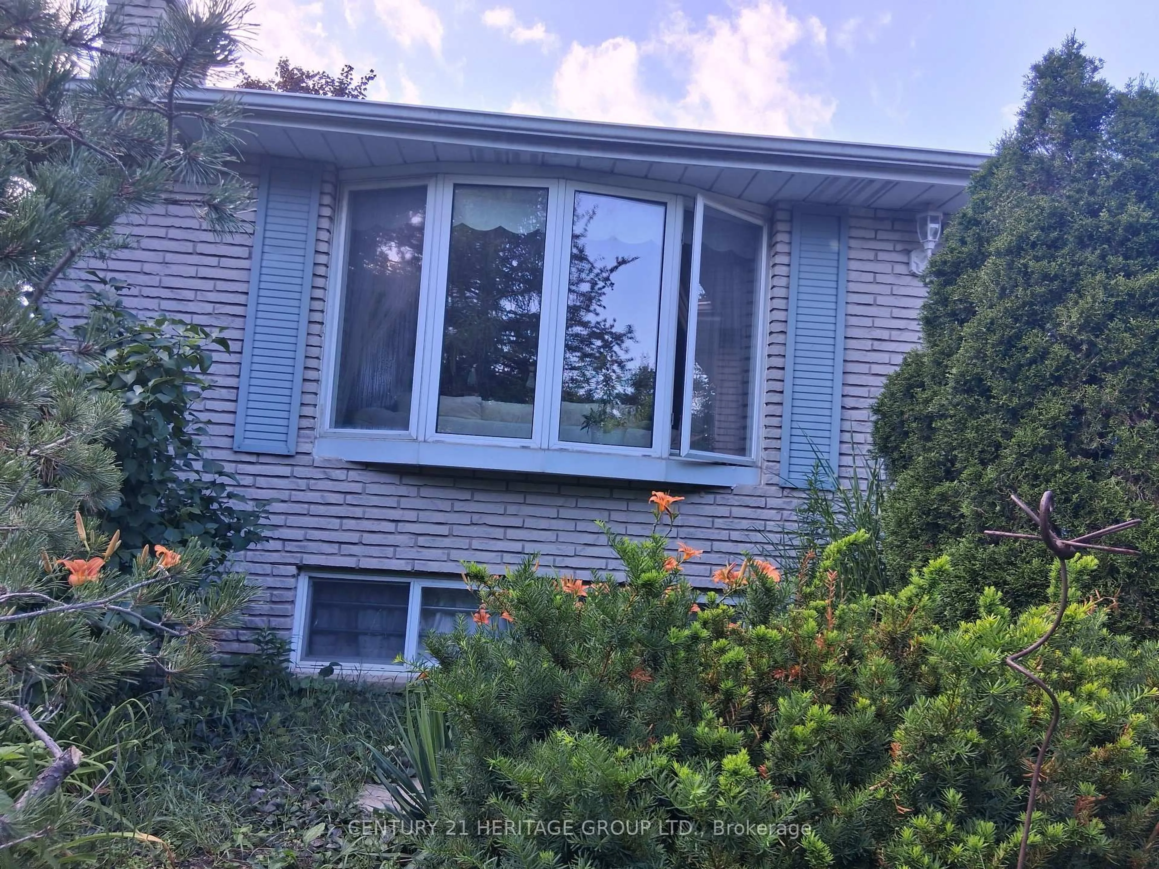 Home with vinyl exterior material, unknown for 4122 County Road 88 Rd, Bradford West Gwillimbury Ontario L0G 1B0